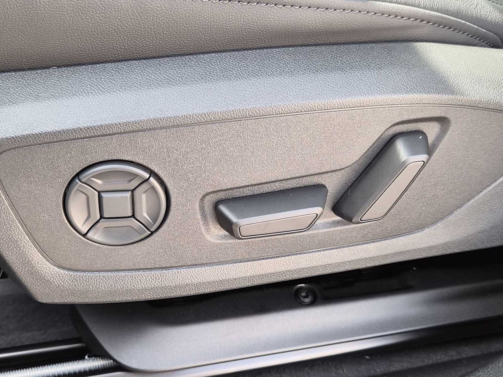 Thumbnail: 2025 Audi Q3 - 16