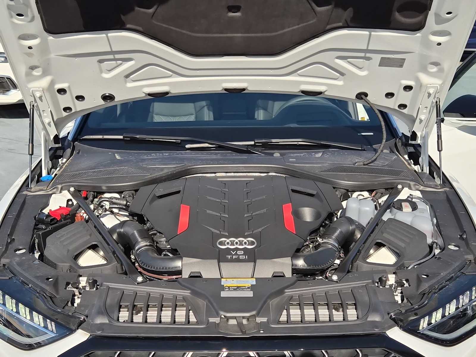 Thumbnail: 2025 Audi S8 - 13