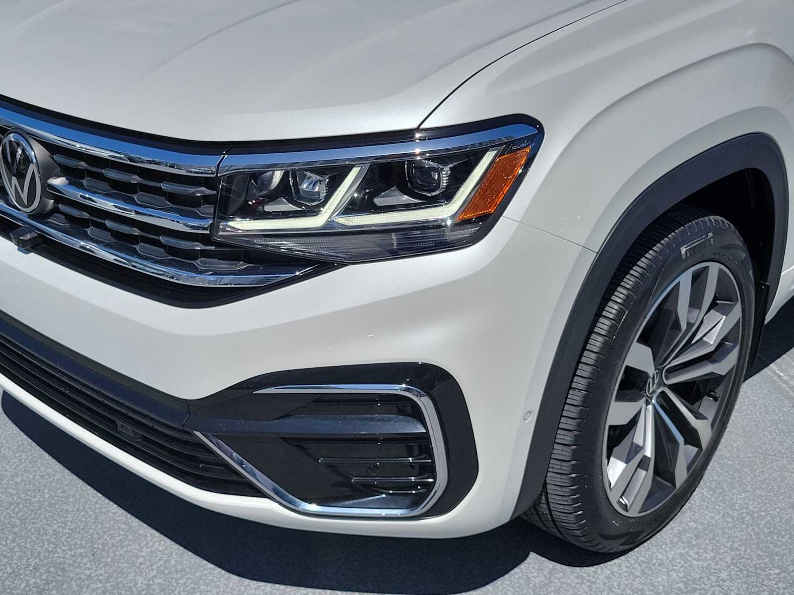 Thumbnail: 2023 Volkswagen Atlas - 9
