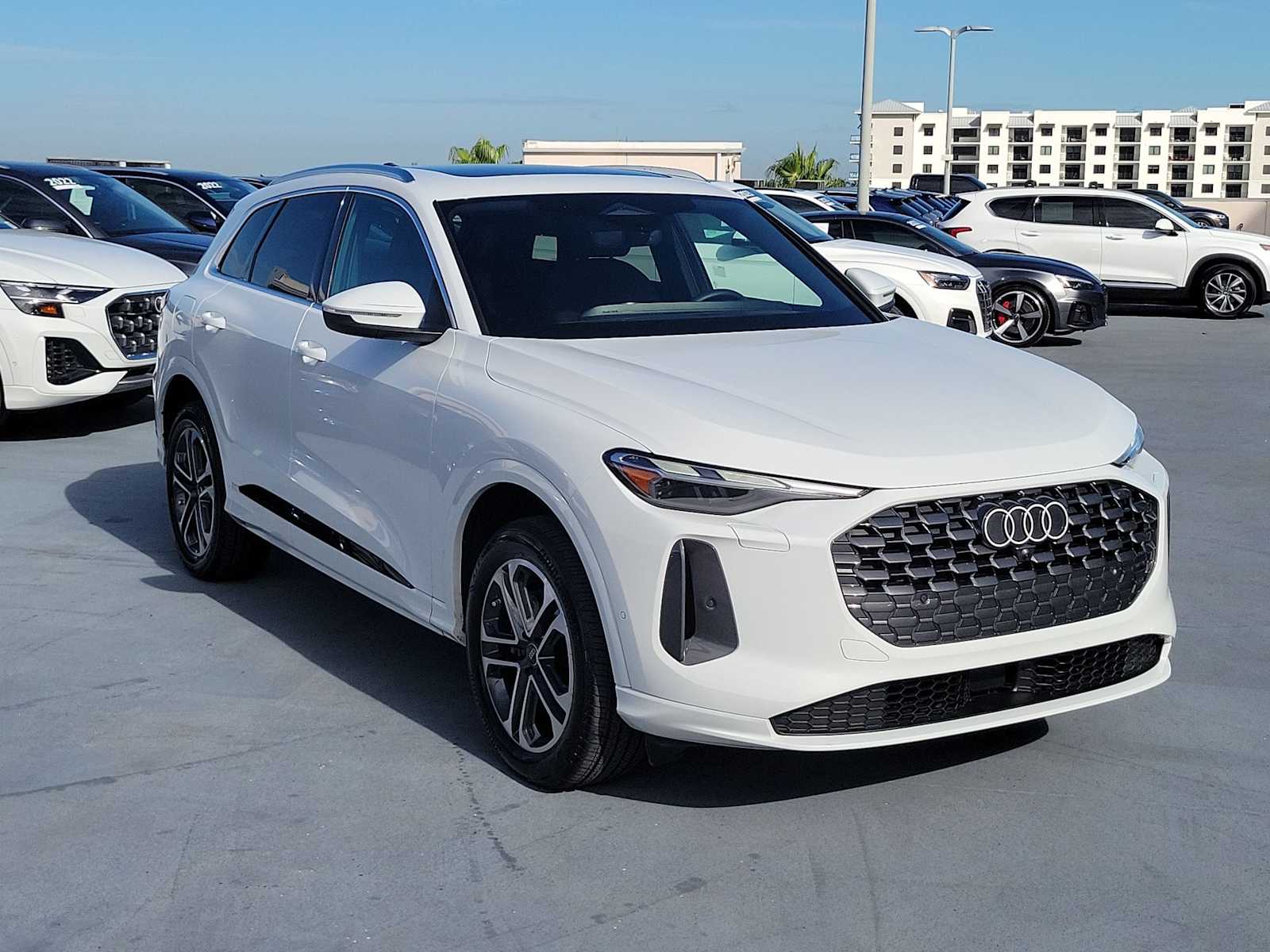 Thumbnail: 2025 Audi Q5 - 8