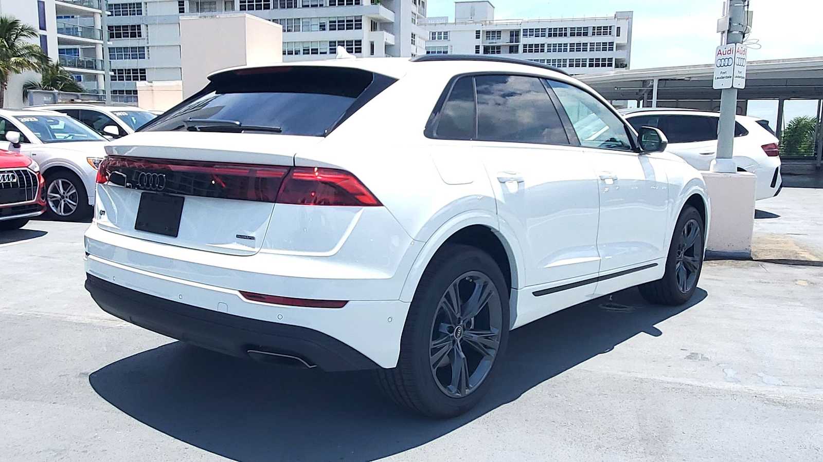 Thumbnail: 2026 Audi Q8 - 6
