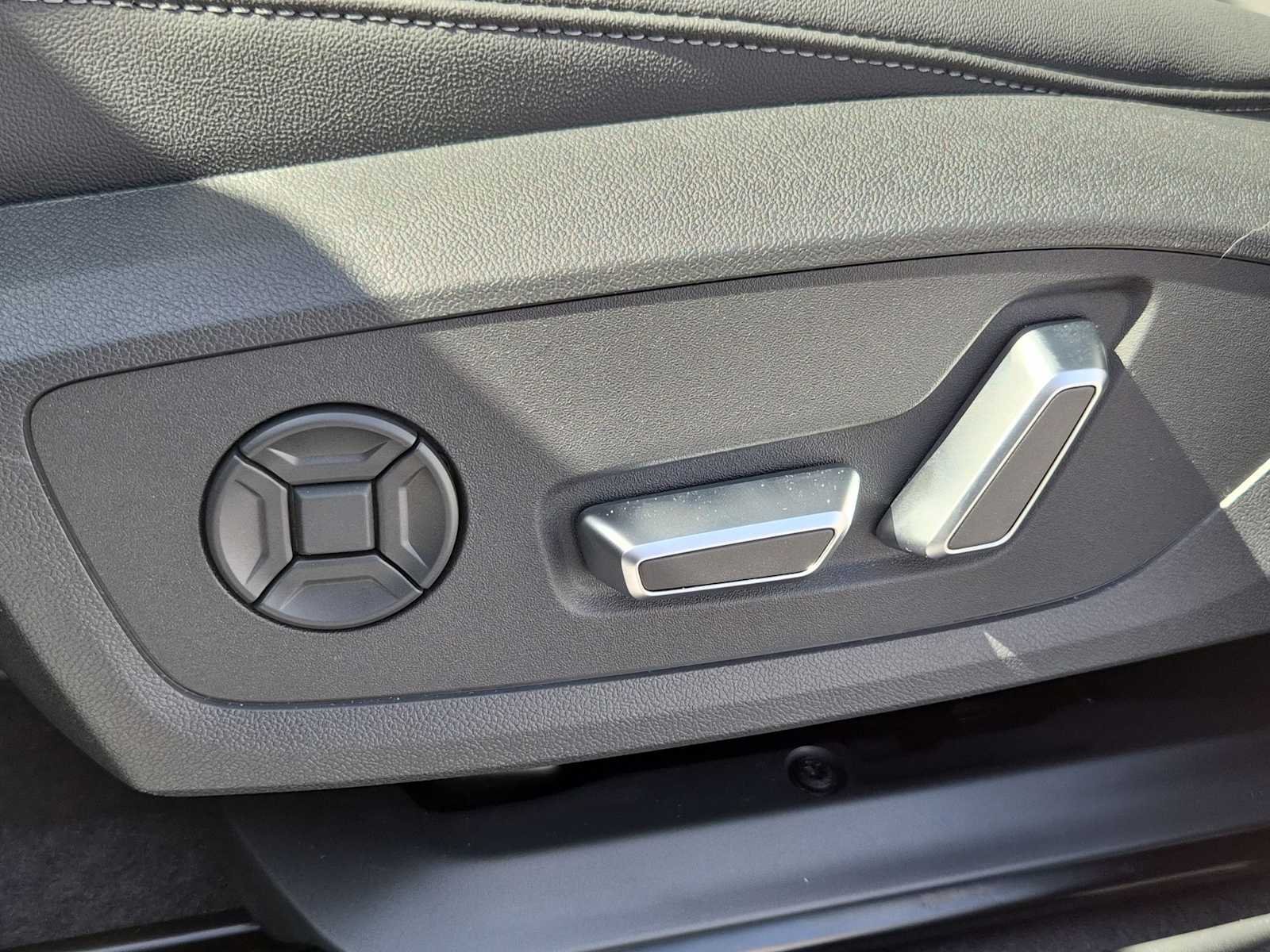 Thumbnail: 2026 Audi Q3 - 16