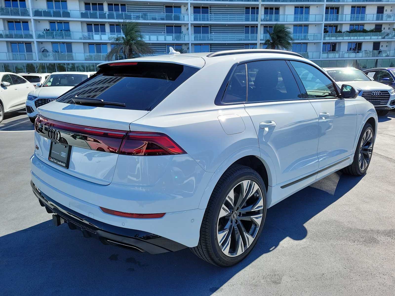 Thumbnail: 2025 Audi Q8 - 6