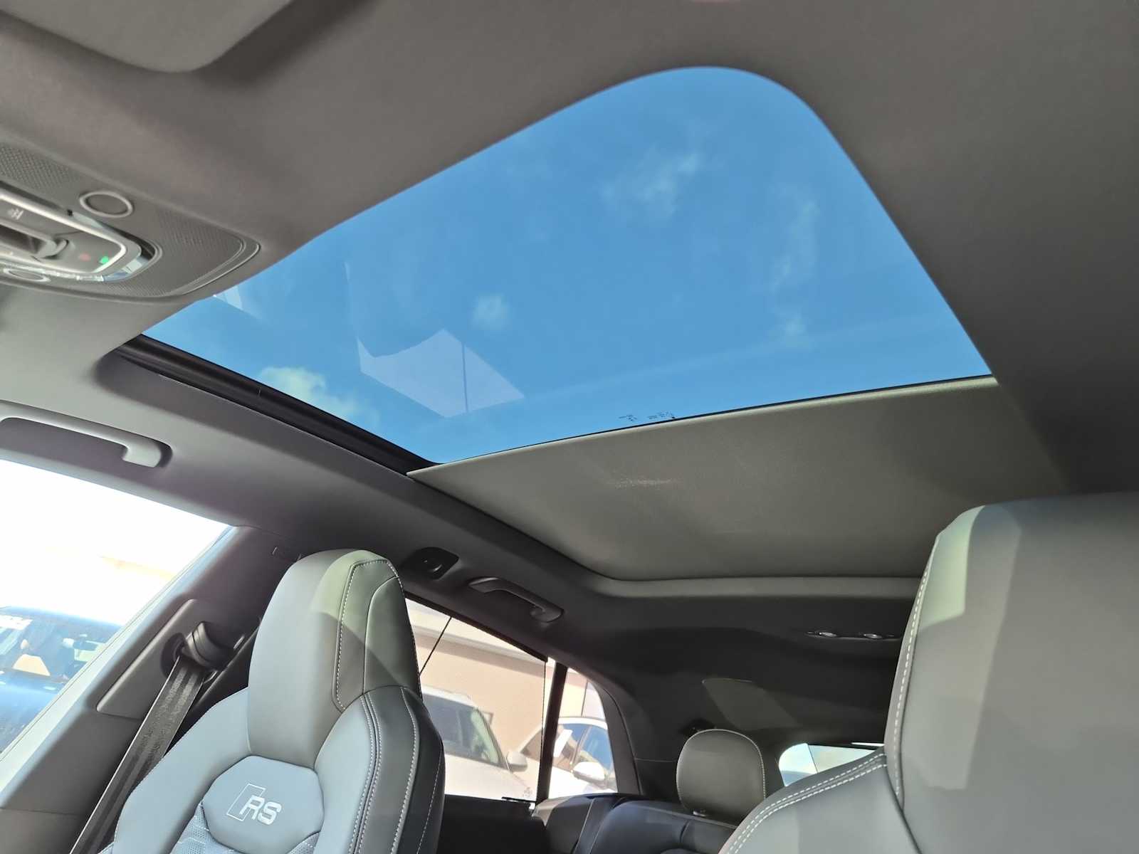 Thumbnail: 2026 Audi RS Q8 - 18