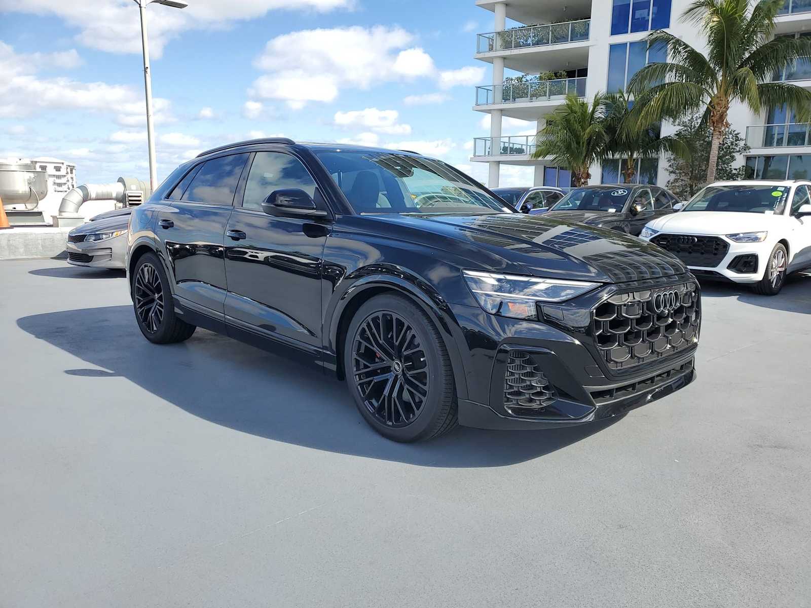 Thumbnail: 2025 Audi SQ8 - 8