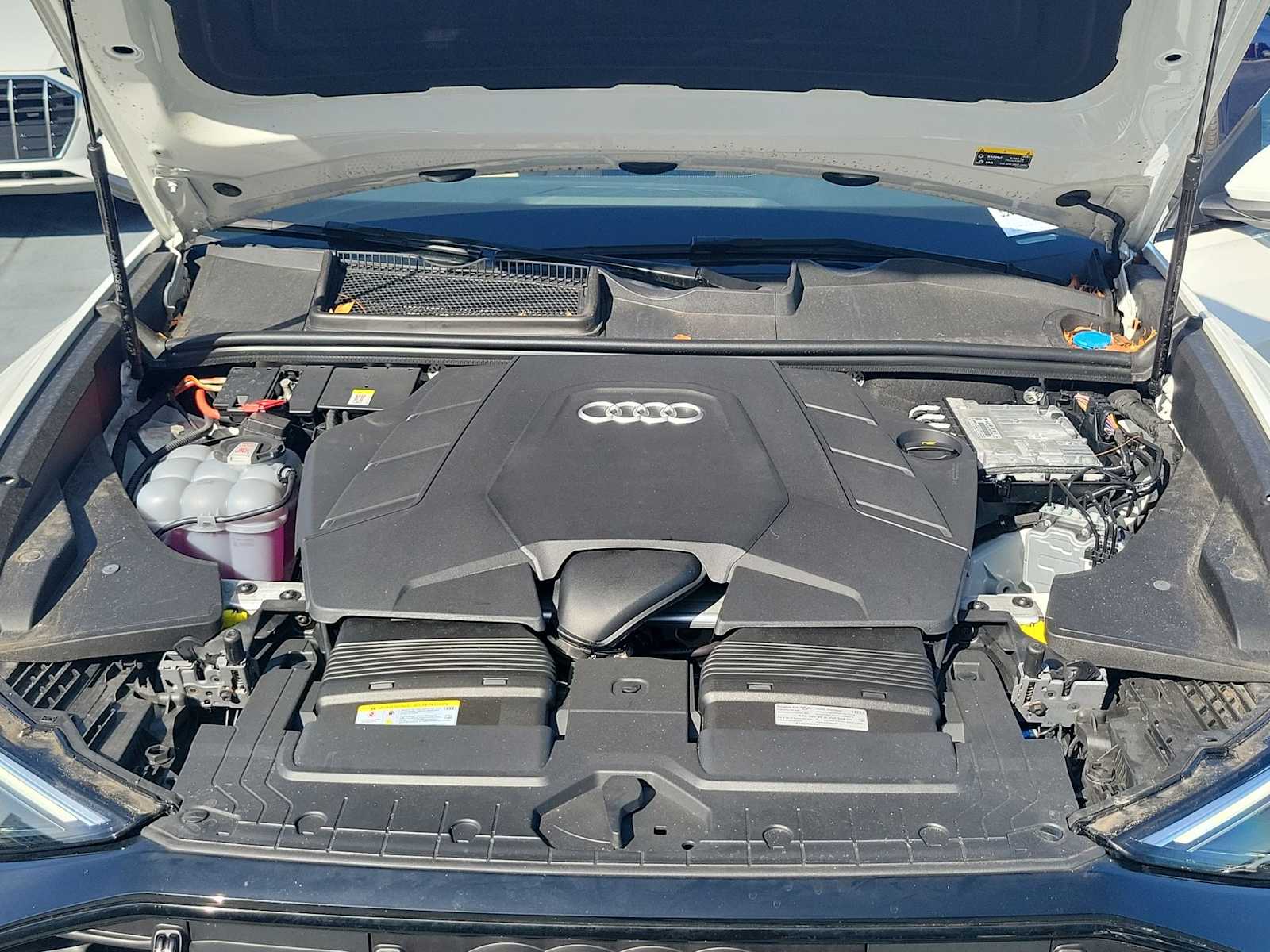 Thumbnail: 2025 Audi Q8 - 13