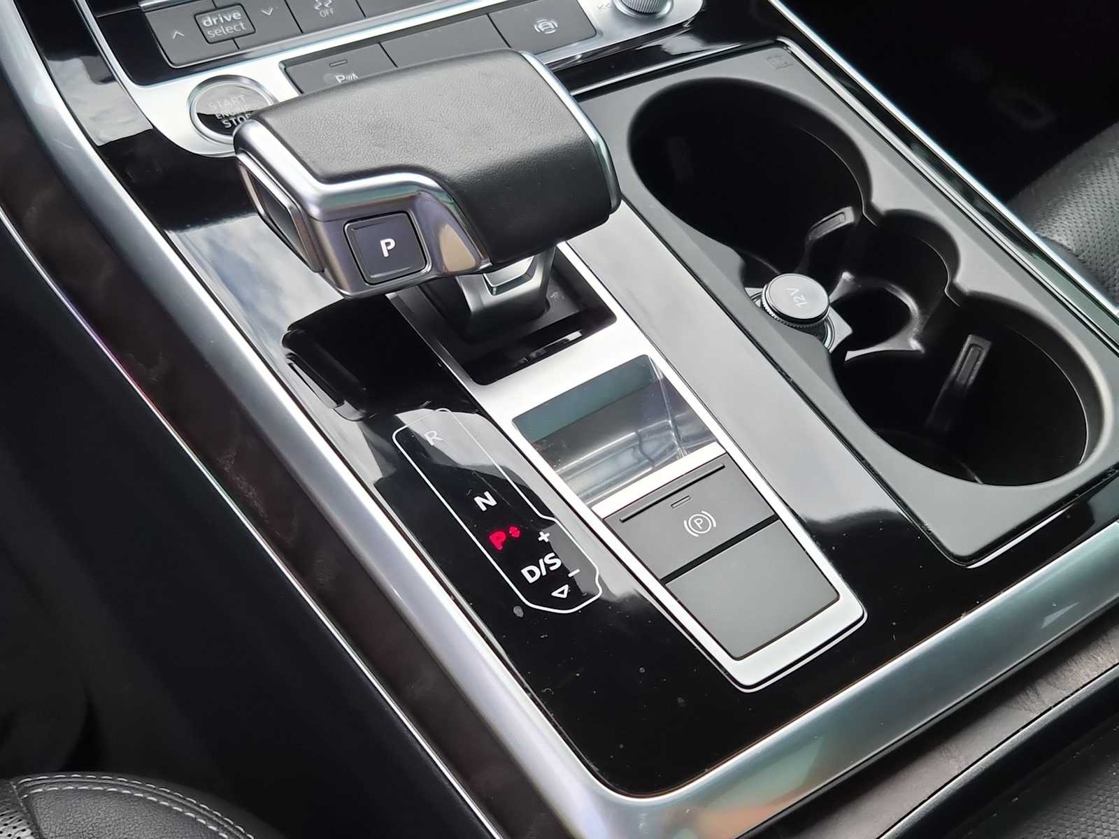 Thumbnail: 2021 Audi Q8 - 24