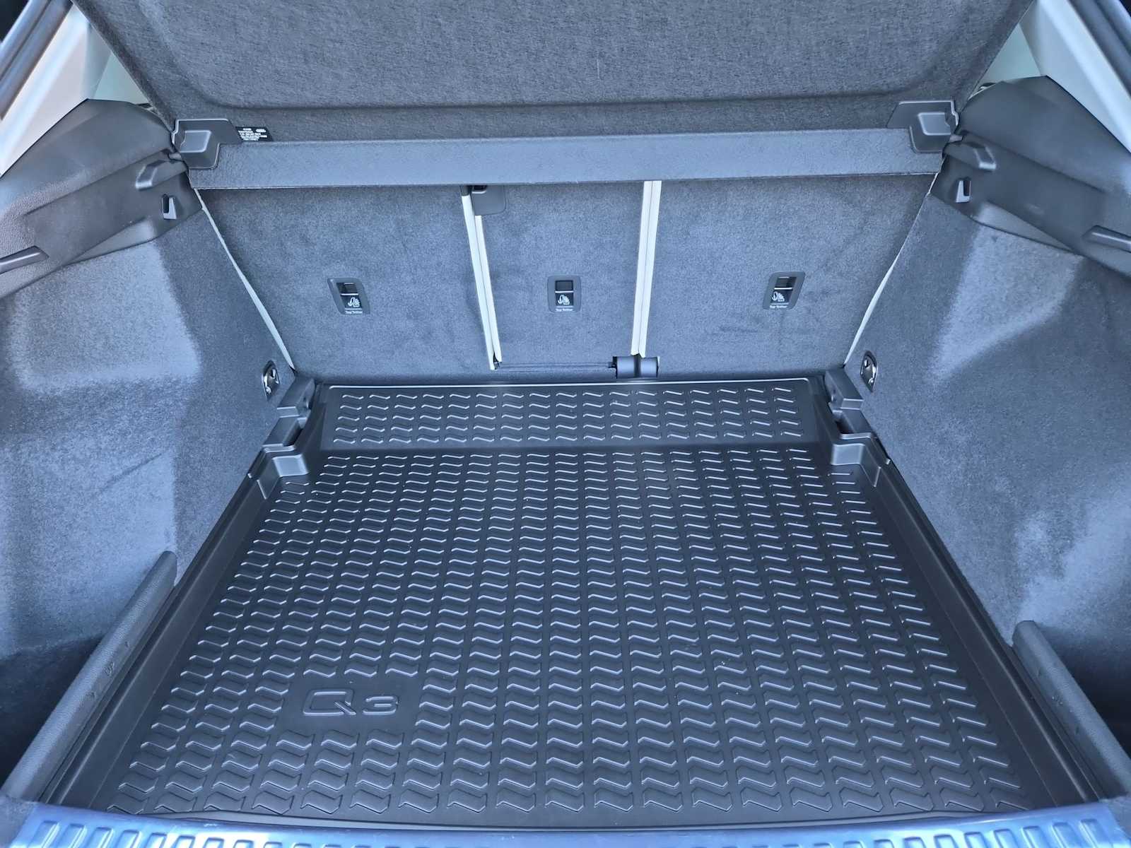 Thumbnail: 2025 Audi Q3 - 27