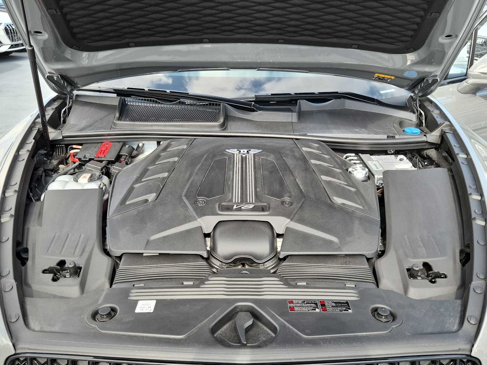 Thumbnail: 2025 Bentley Bentayga - 12