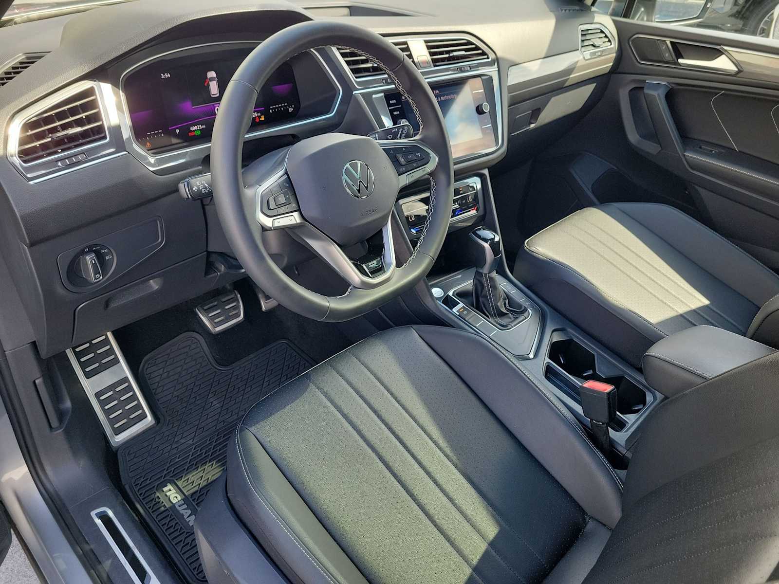 Thumbnail: 2023 Volkswagen Tiguan - 2