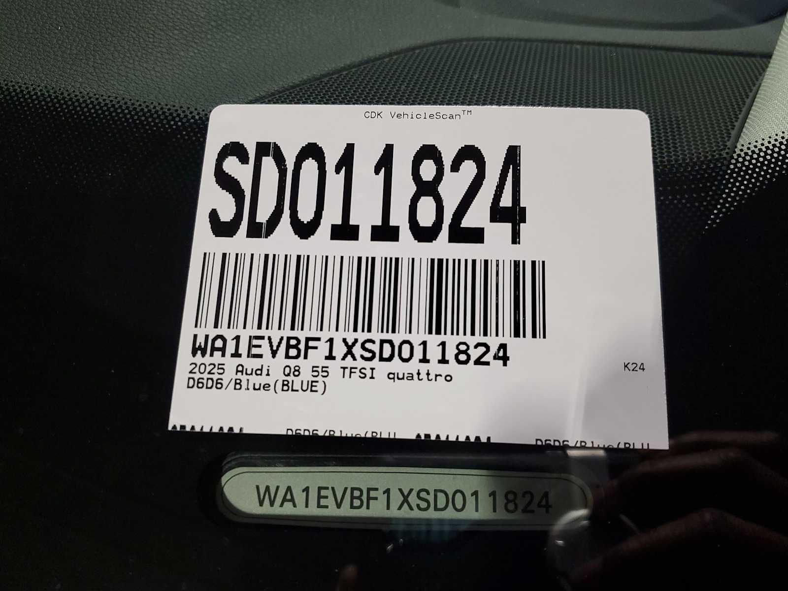 Thumbnail: 2025 Audi Q8 - 25