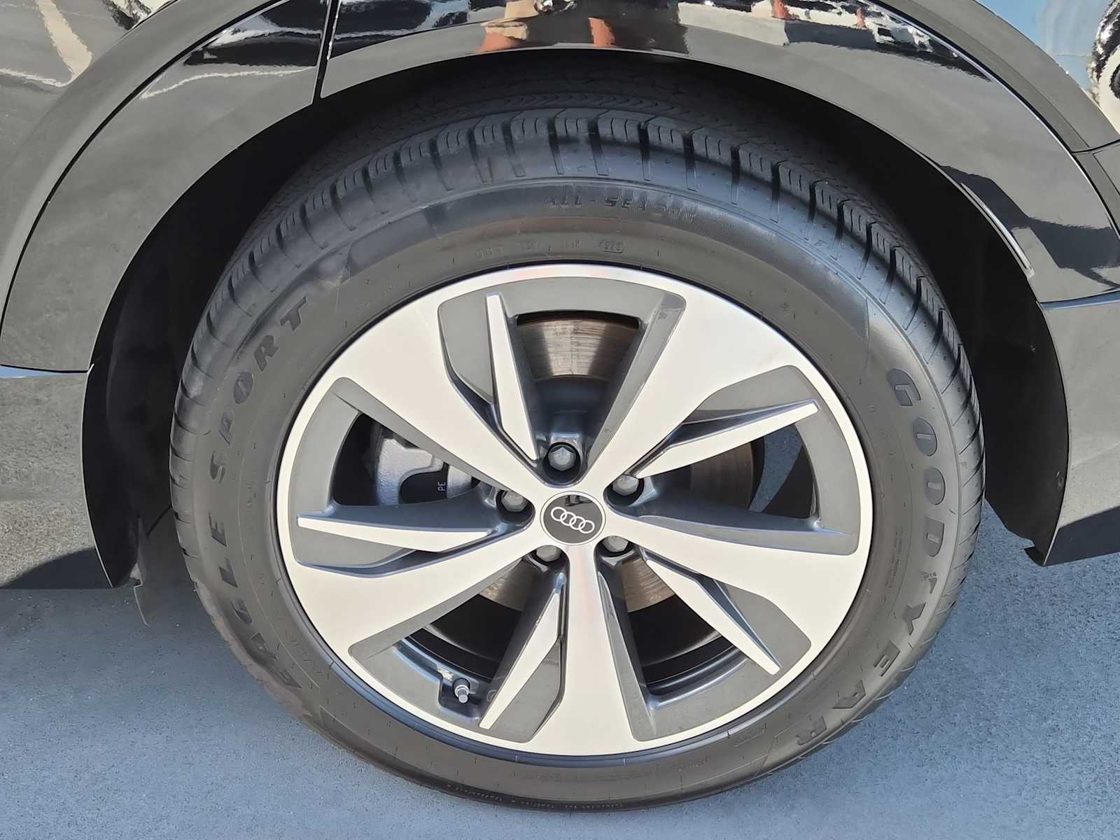 Thumbnail: 2024 Audi Q8 e-tron - 12