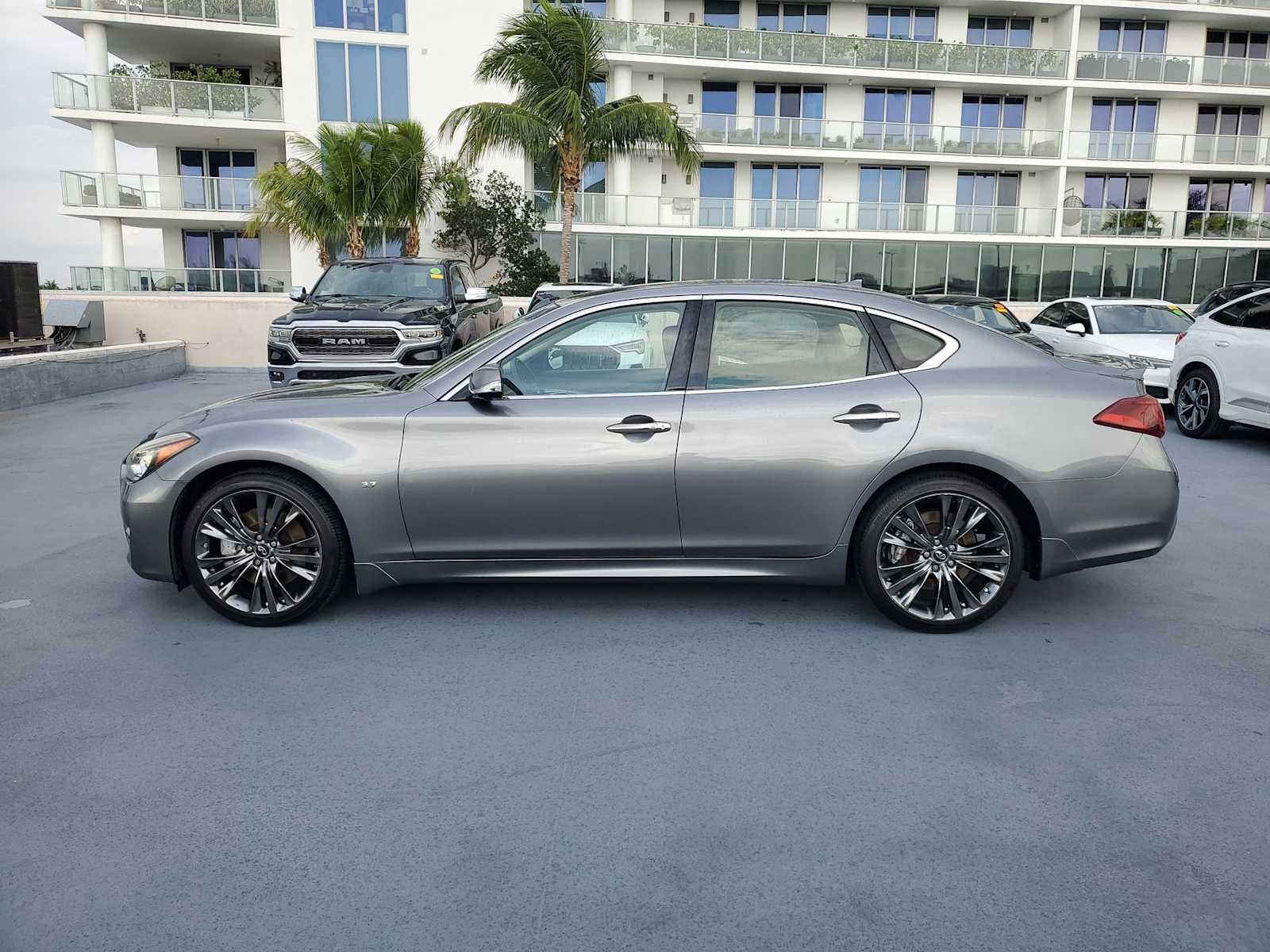 Thumbnail: 2017 INFINITI Q70 - 3