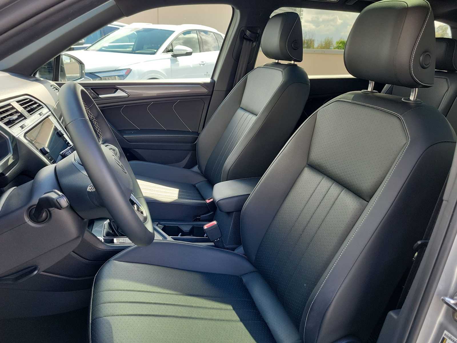 Thumbnail: 2023 Volkswagen Tiguan - 15