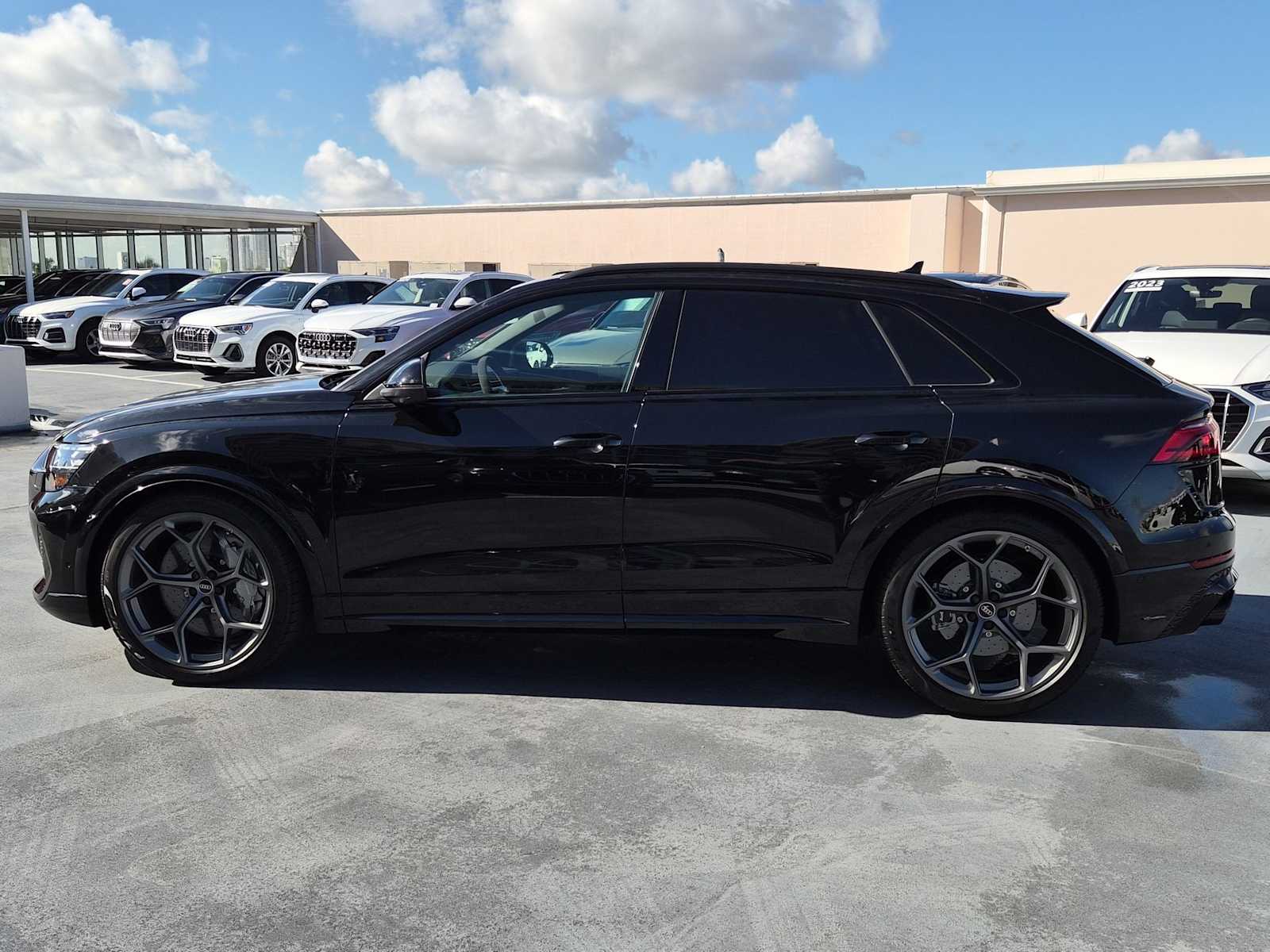 Thumbnail: 2026 Audi RS Q8 - 3