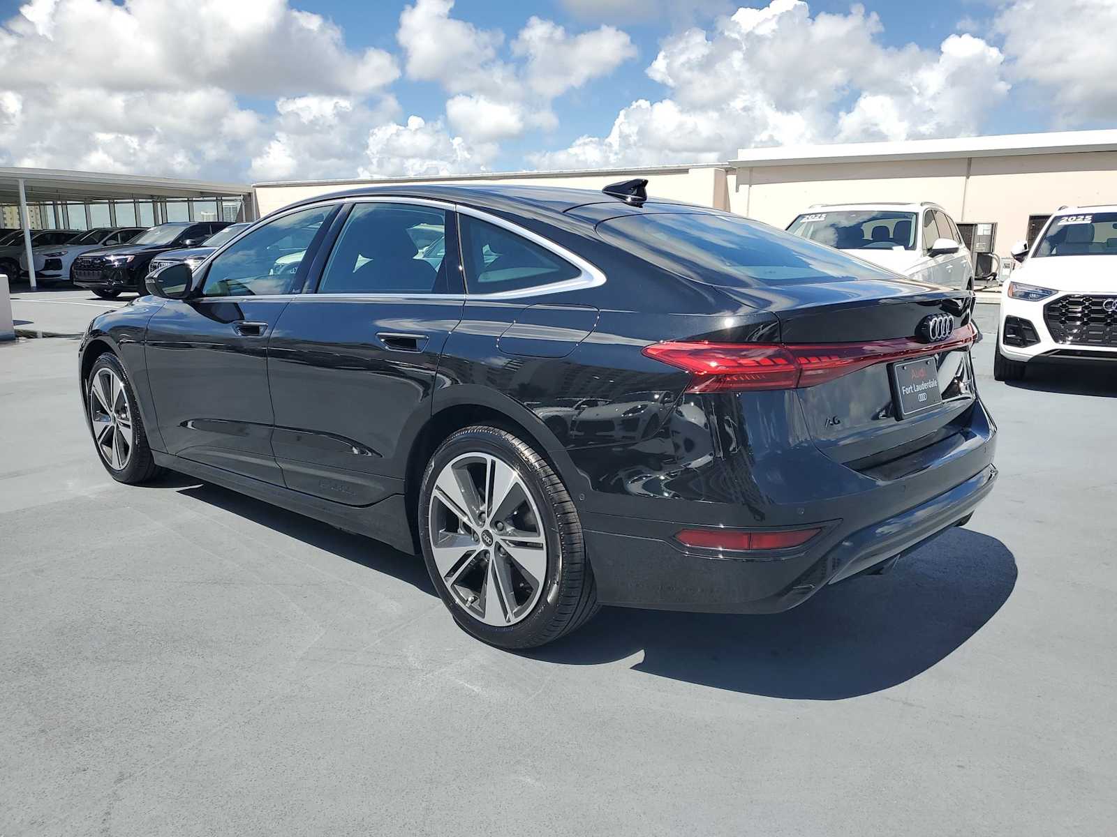 Thumbnail: 2025 Audi e-tron S - 4