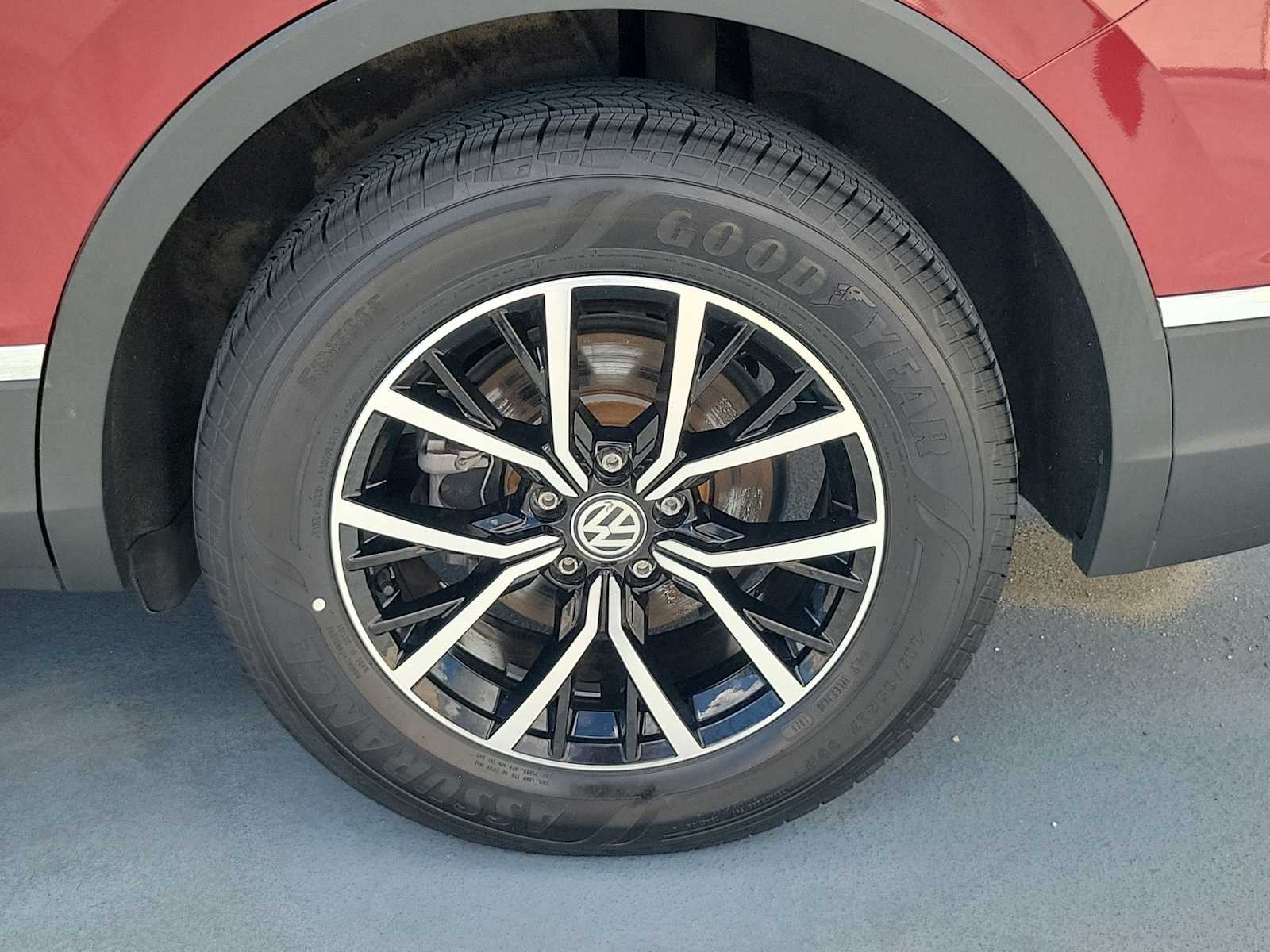 Thumbnail: 2021 Volkswagen Tiguan - 12