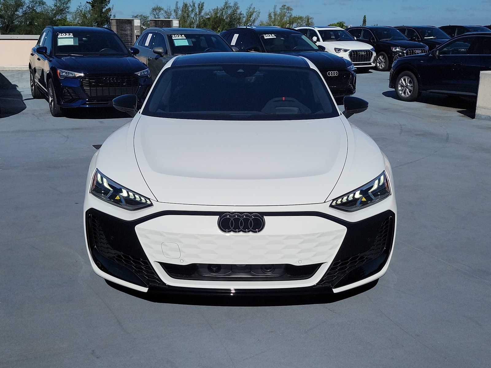 Thumbnail: 2026 Audi RS e-tron GT - 9