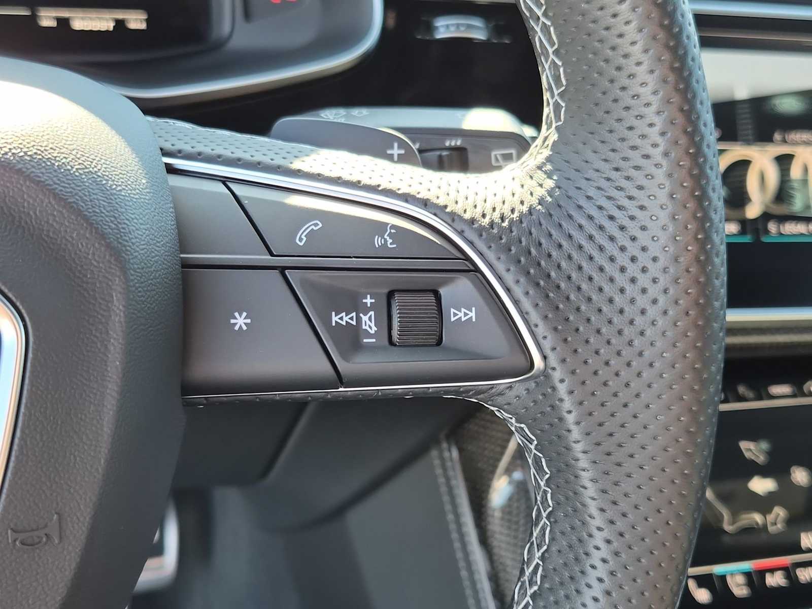 Thumbnail: 2023 Audi SQ8 - 22