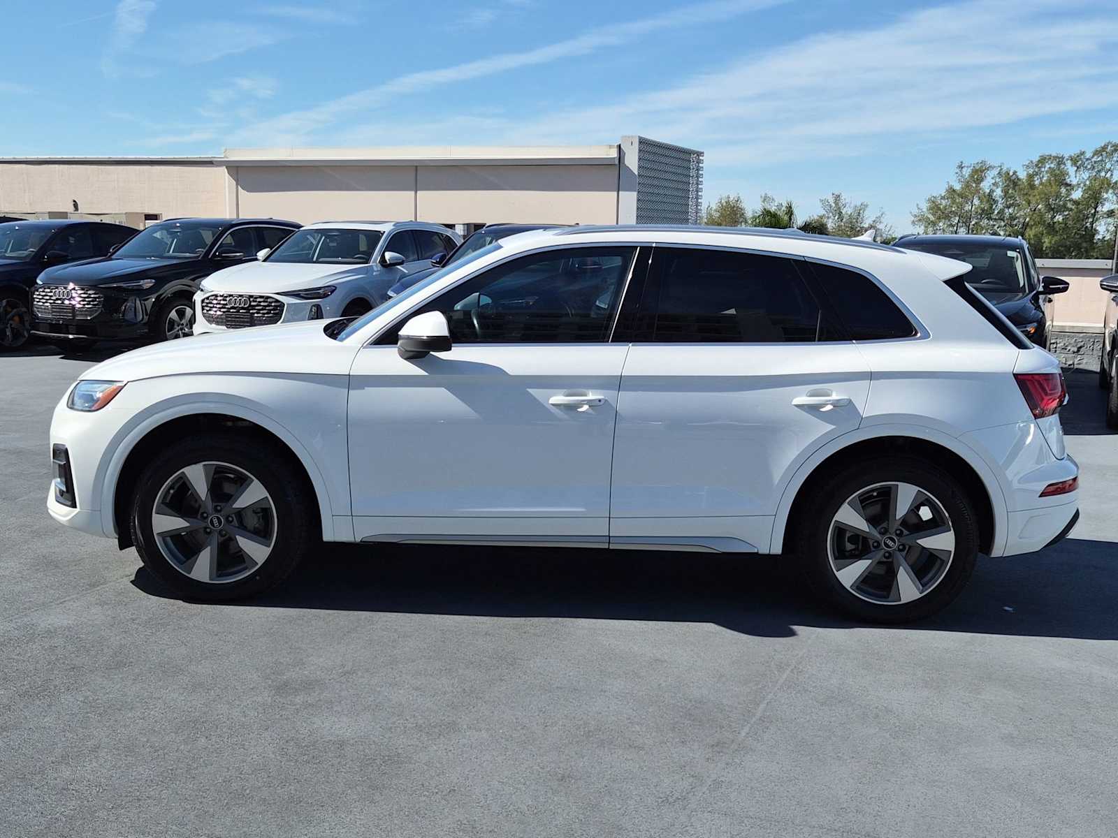 Thumbnail: 2022 Audi Q5 - 3