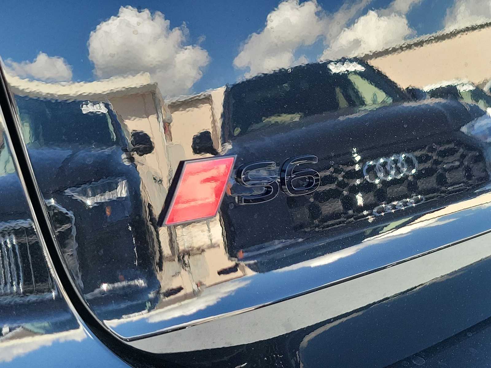 Thumbnail: 2025 Audi e-tron S - 11