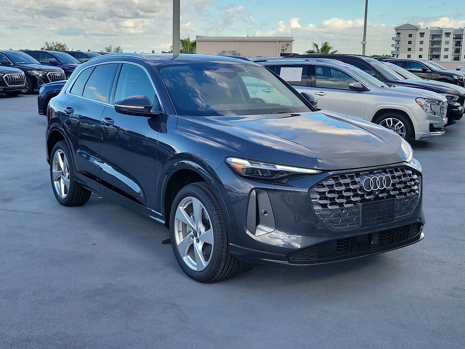 Thumbnail: 2025 Audi Q5 - 8