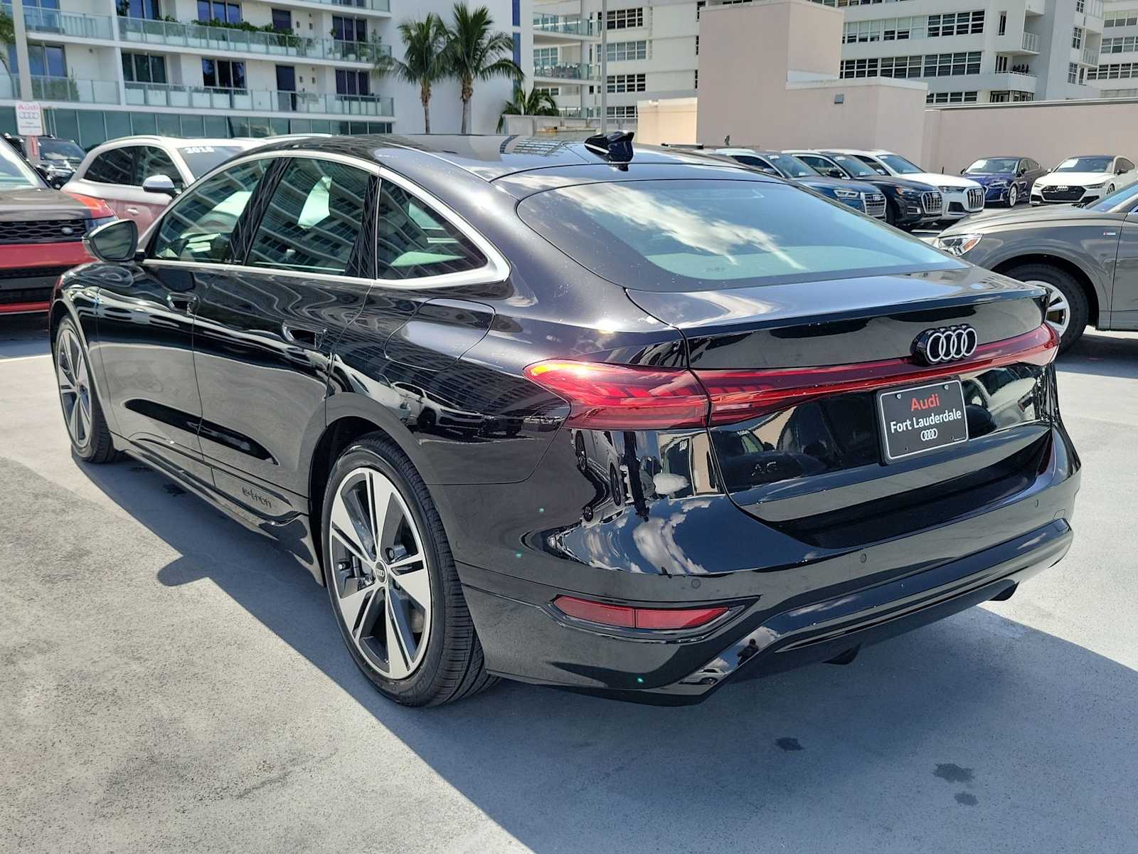 Thumbnail: 2025 Audi e-tron S - 4