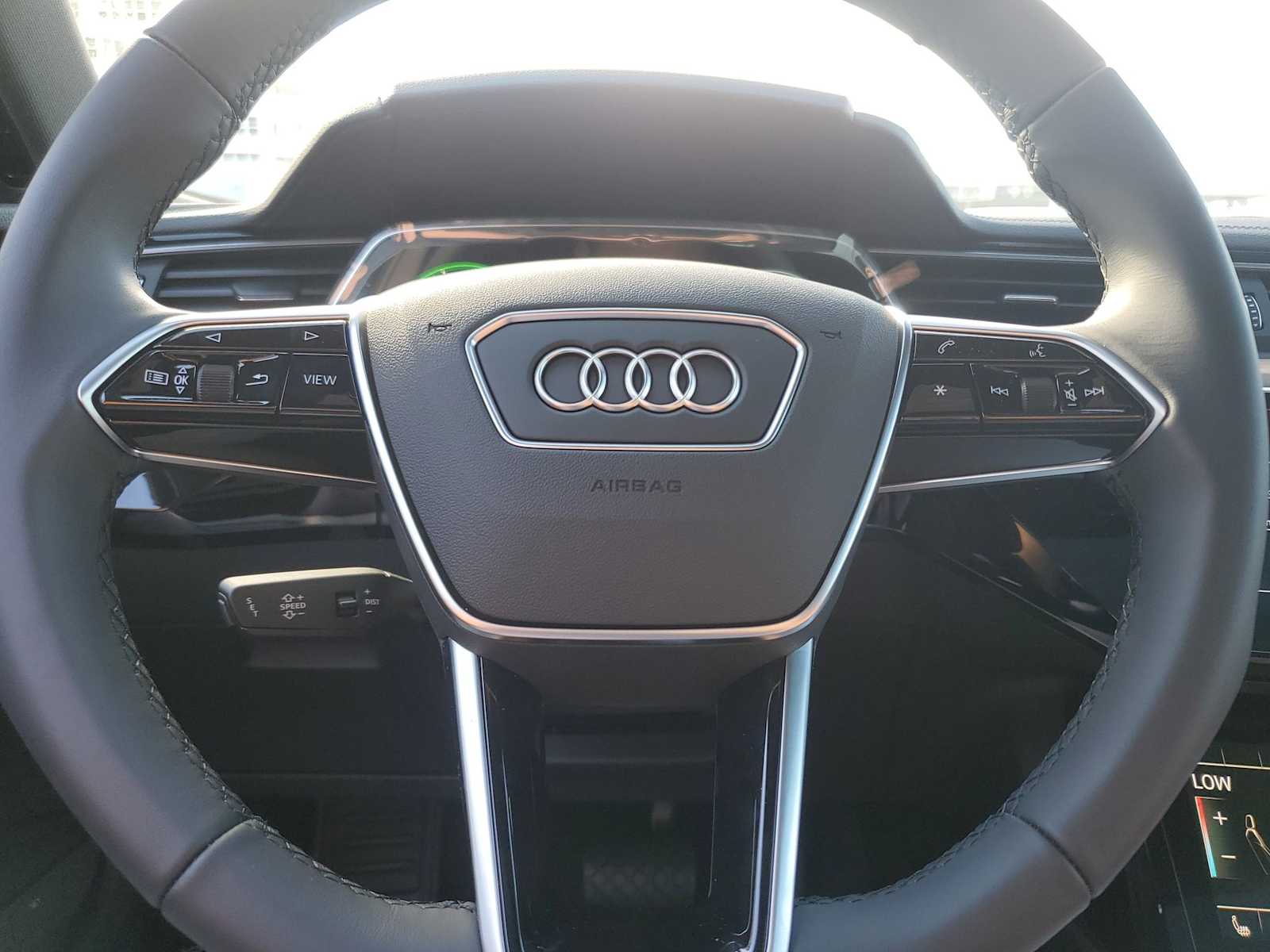 Thumbnail: 2023 Audi e-tron S - 20