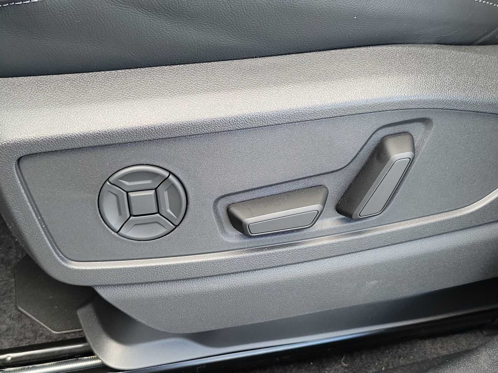 Thumbnail: 2025 Audi Q5 - 16