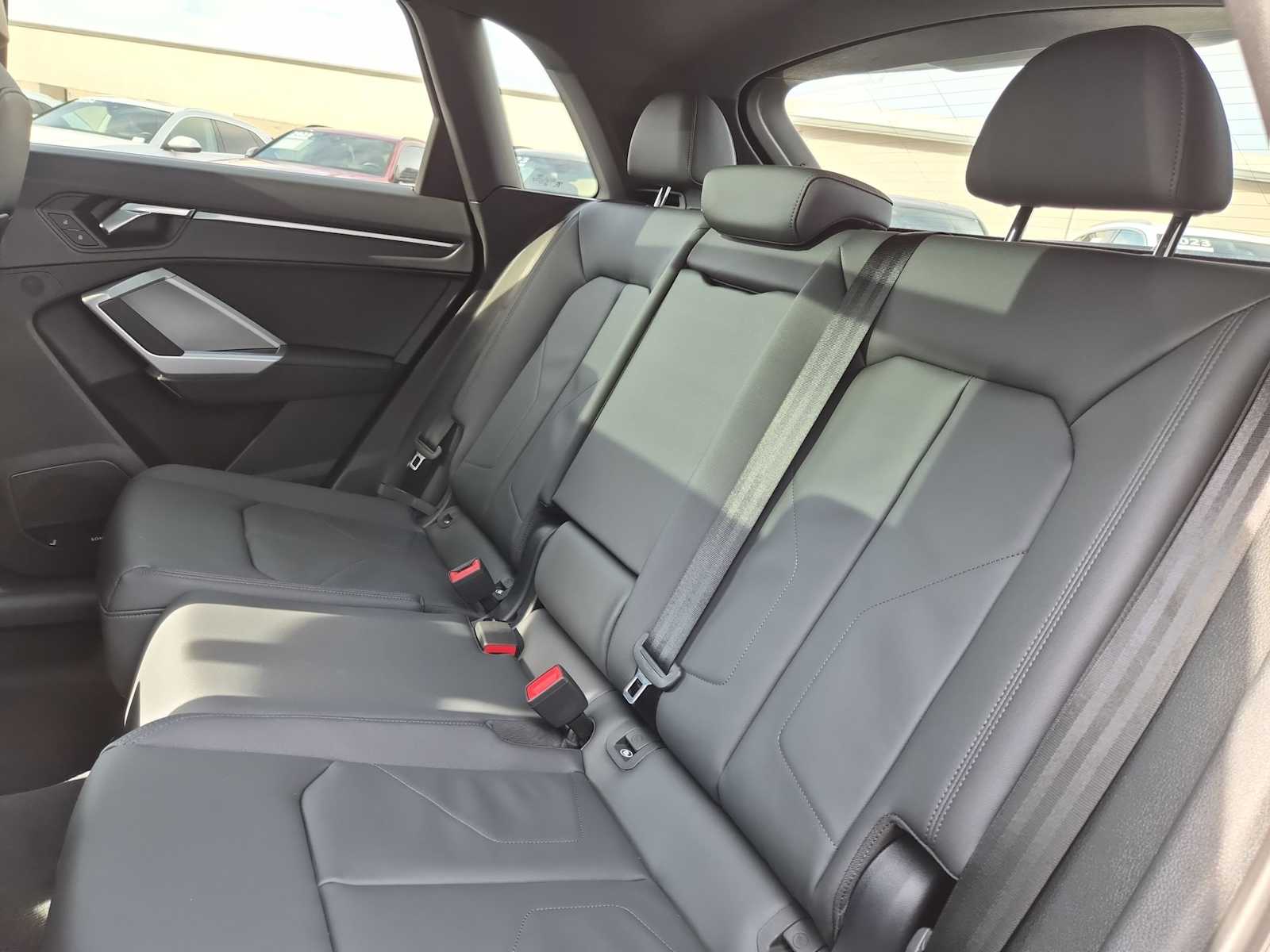 Thumbnail: 2025 Audi Q3 - 19