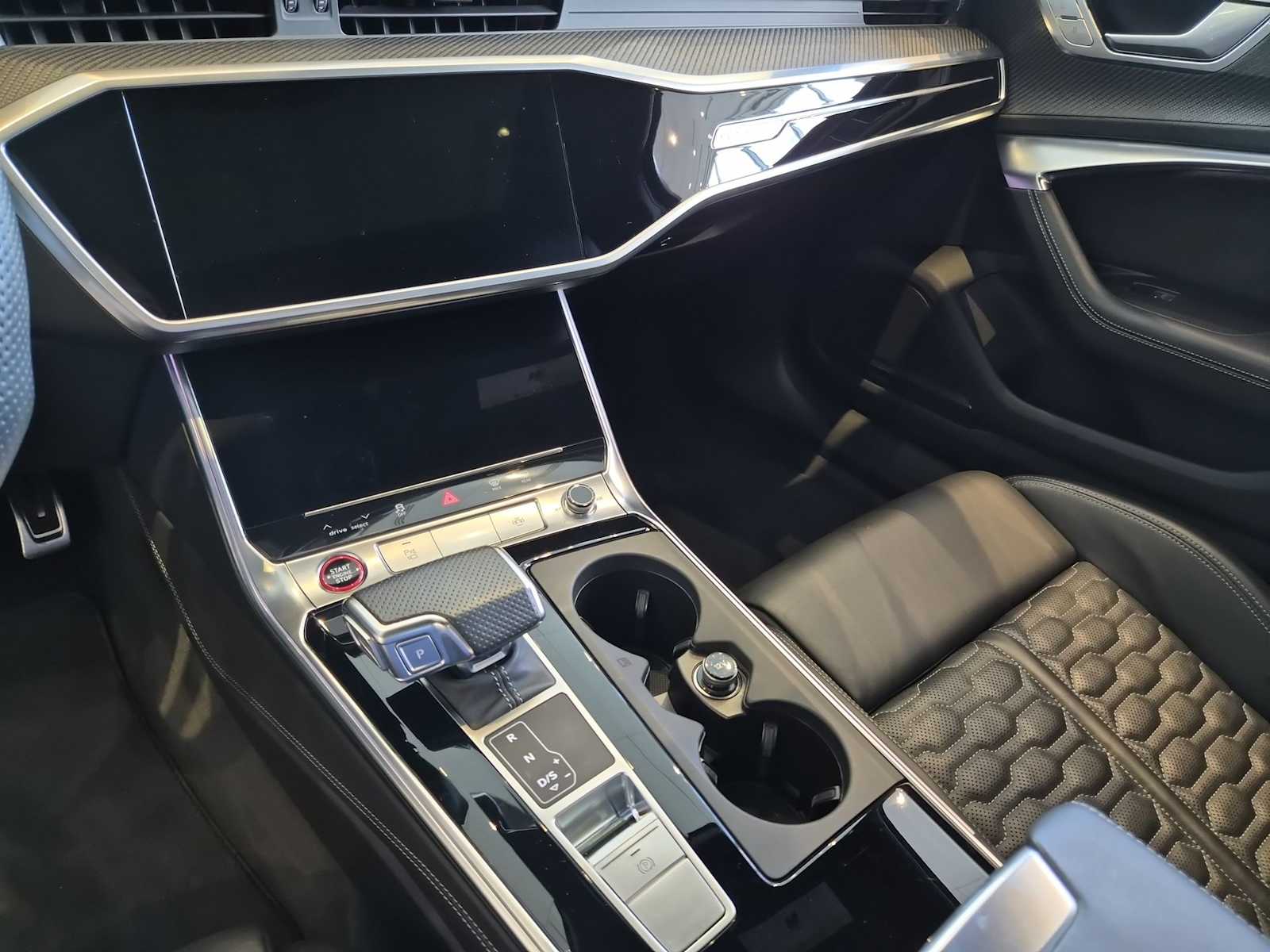 Thumbnail: 2021 Audi RS 6 - 23