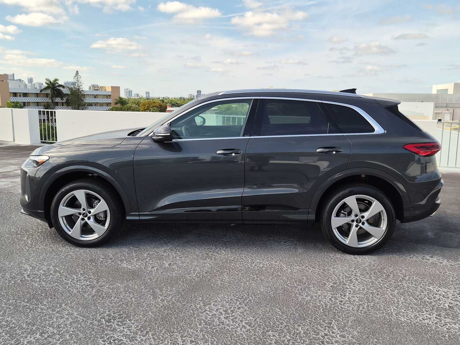 Thumbnail: 2025 Audi Q5 - 3