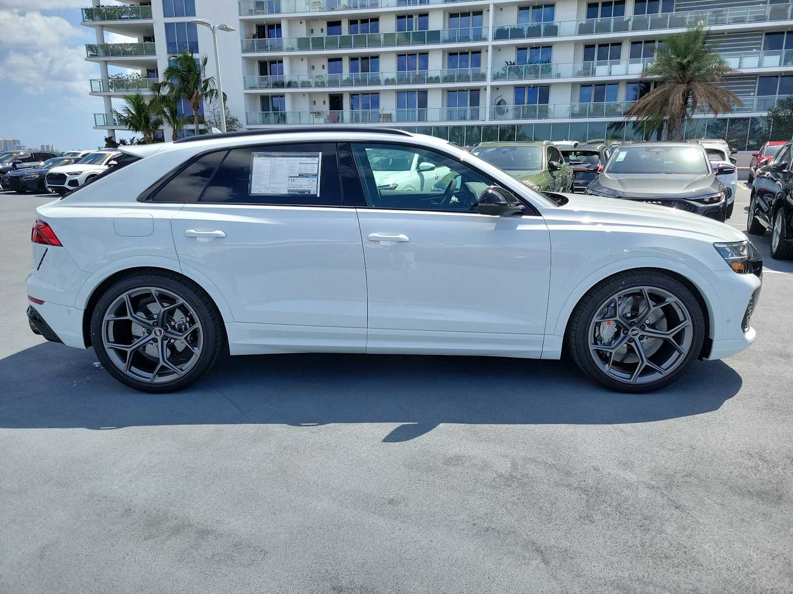 Thumbnail: 2026 Audi RS Q8 - 7