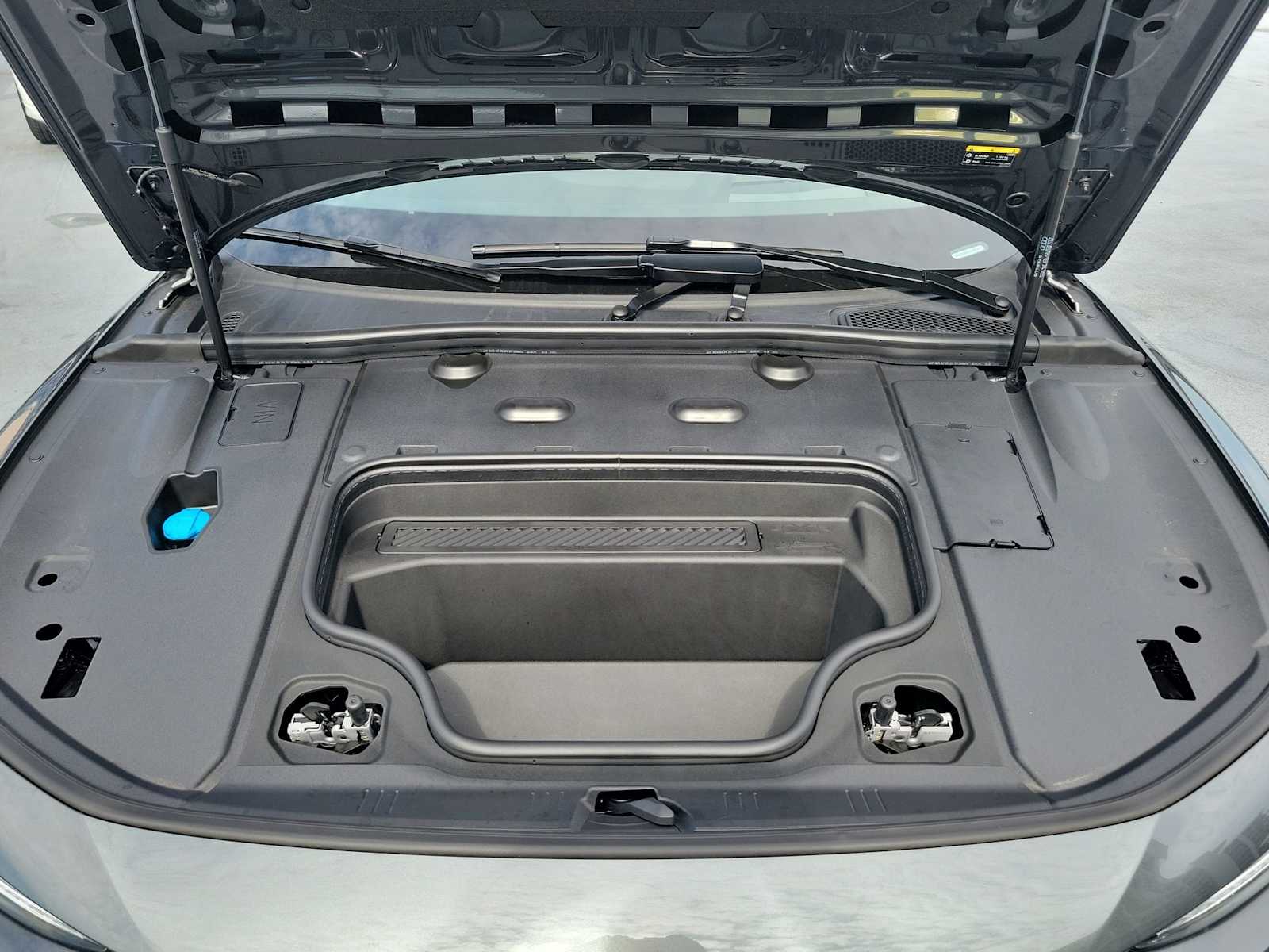 Thumbnail: 2025 Audi e-tron S - 13