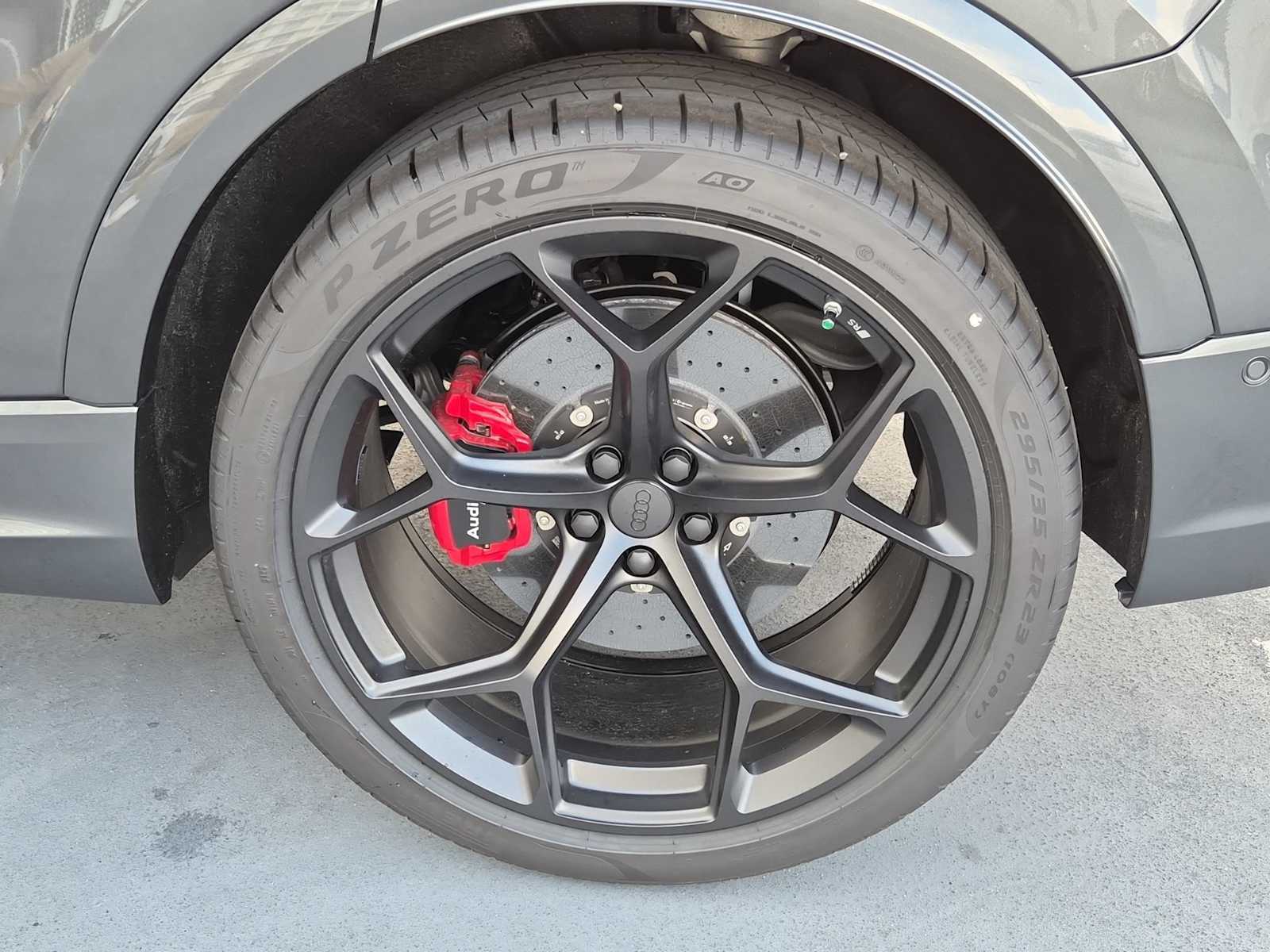 Thumbnail: 2026 Audi RS Q8 - 12