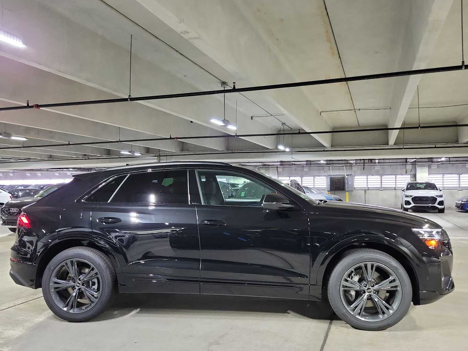 Thumbnail: 2026 Audi Q8 - 7