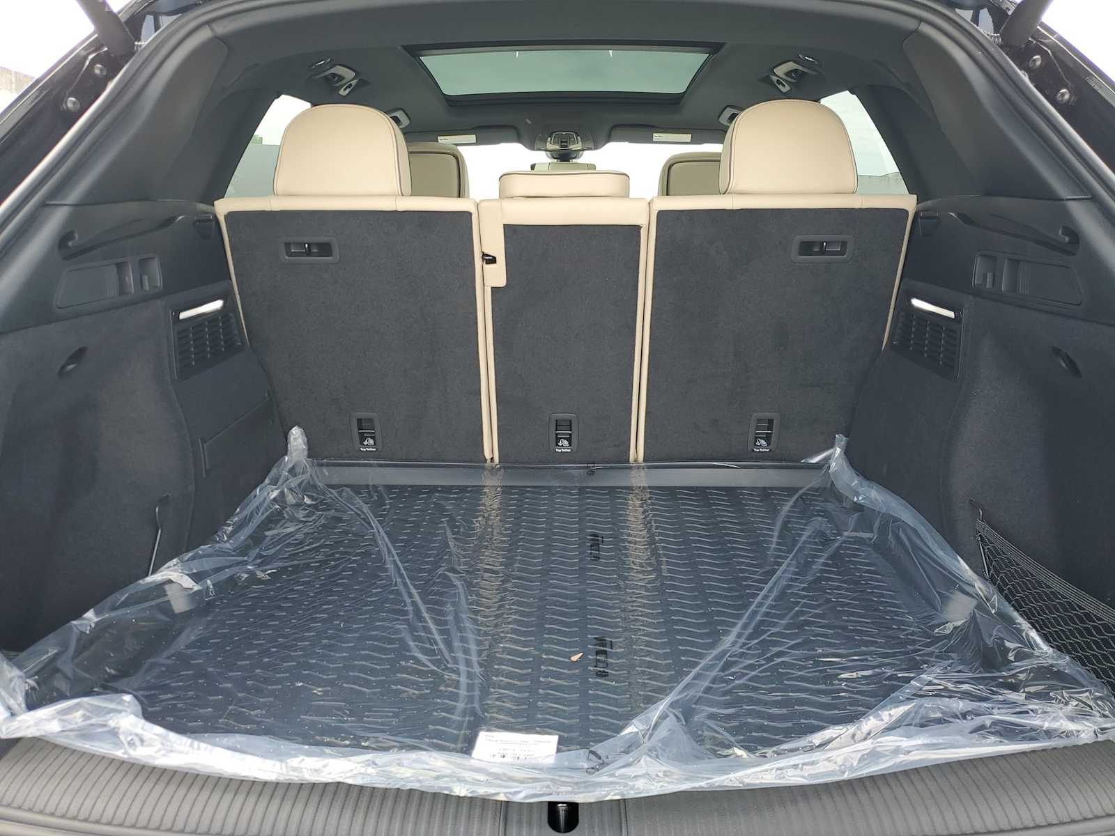 Thumbnail: 2025 Audi Q5 - 23