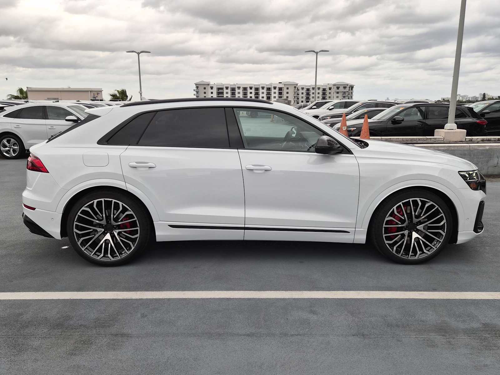 Thumbnail: 2026 Audi SQ8 - 7