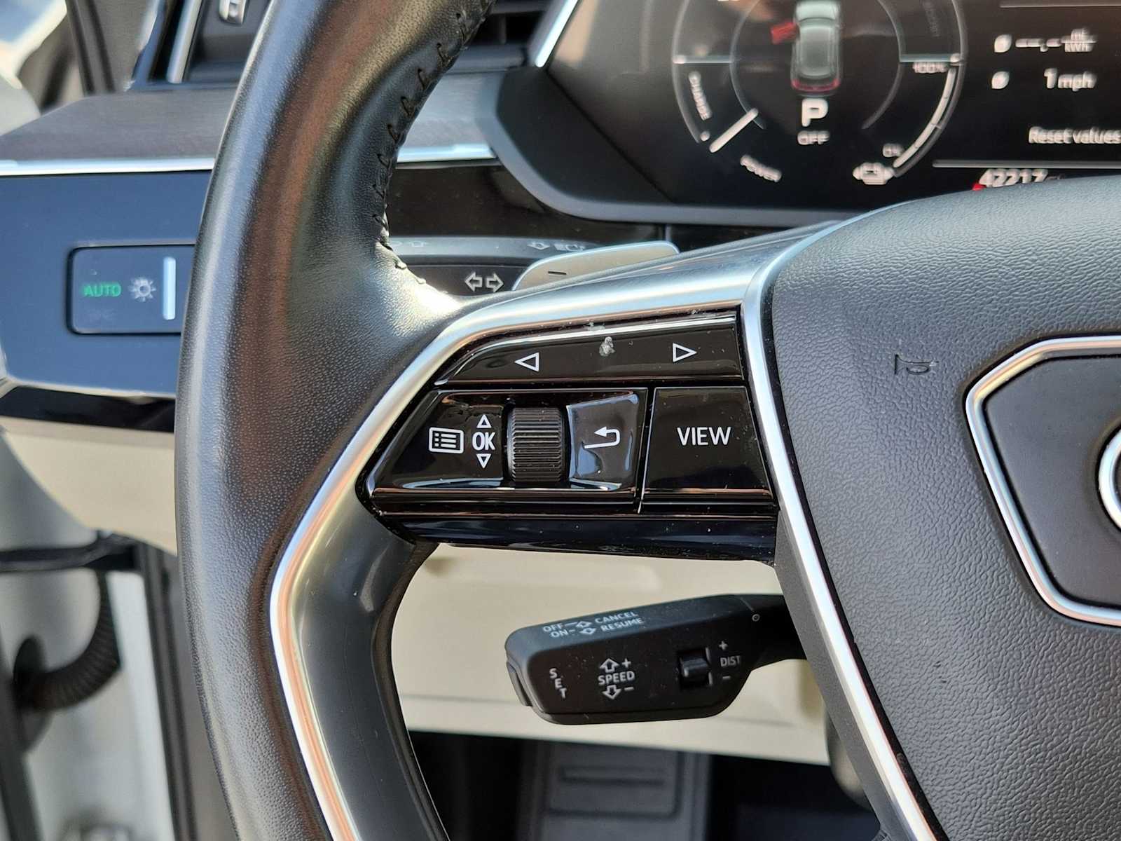 Thumbnail: 2021 Audi e-tron - 21