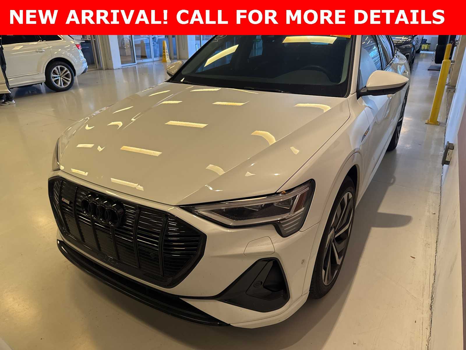Thumbnail: 2022 Audi e-tron S - 1