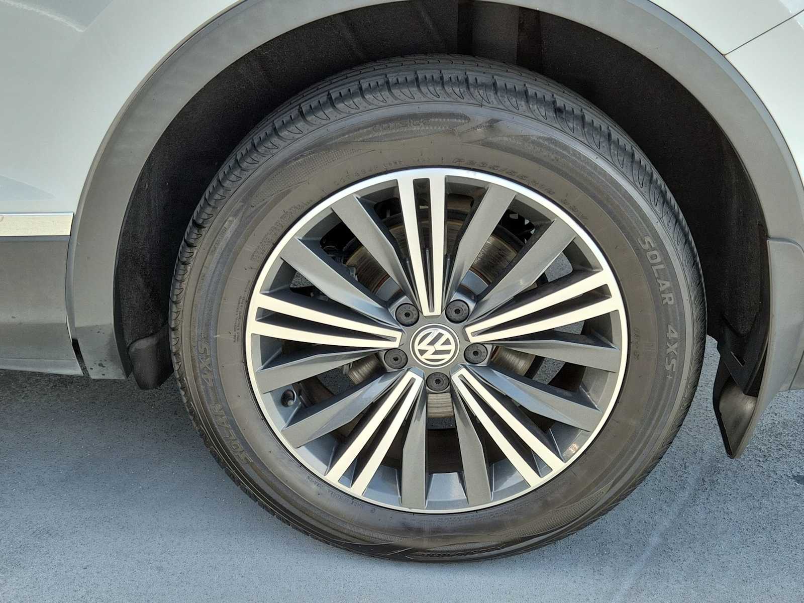 Thumbnail: 2018 Volkswagen Tiguan - 12