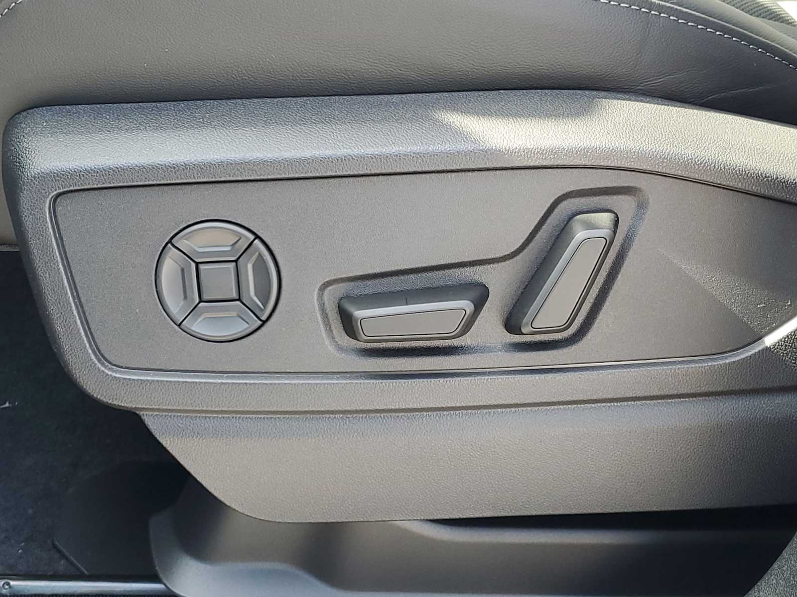 Thumbnail: 2025 Audi Q5 - 16