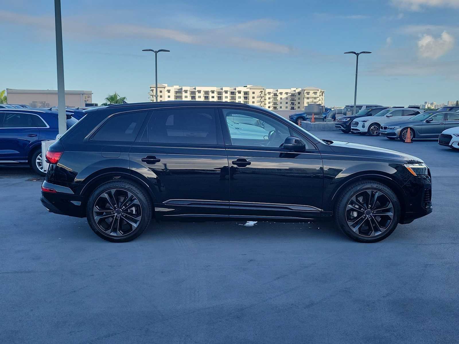 Thumbnail: 2026 Audi Q7 - 7