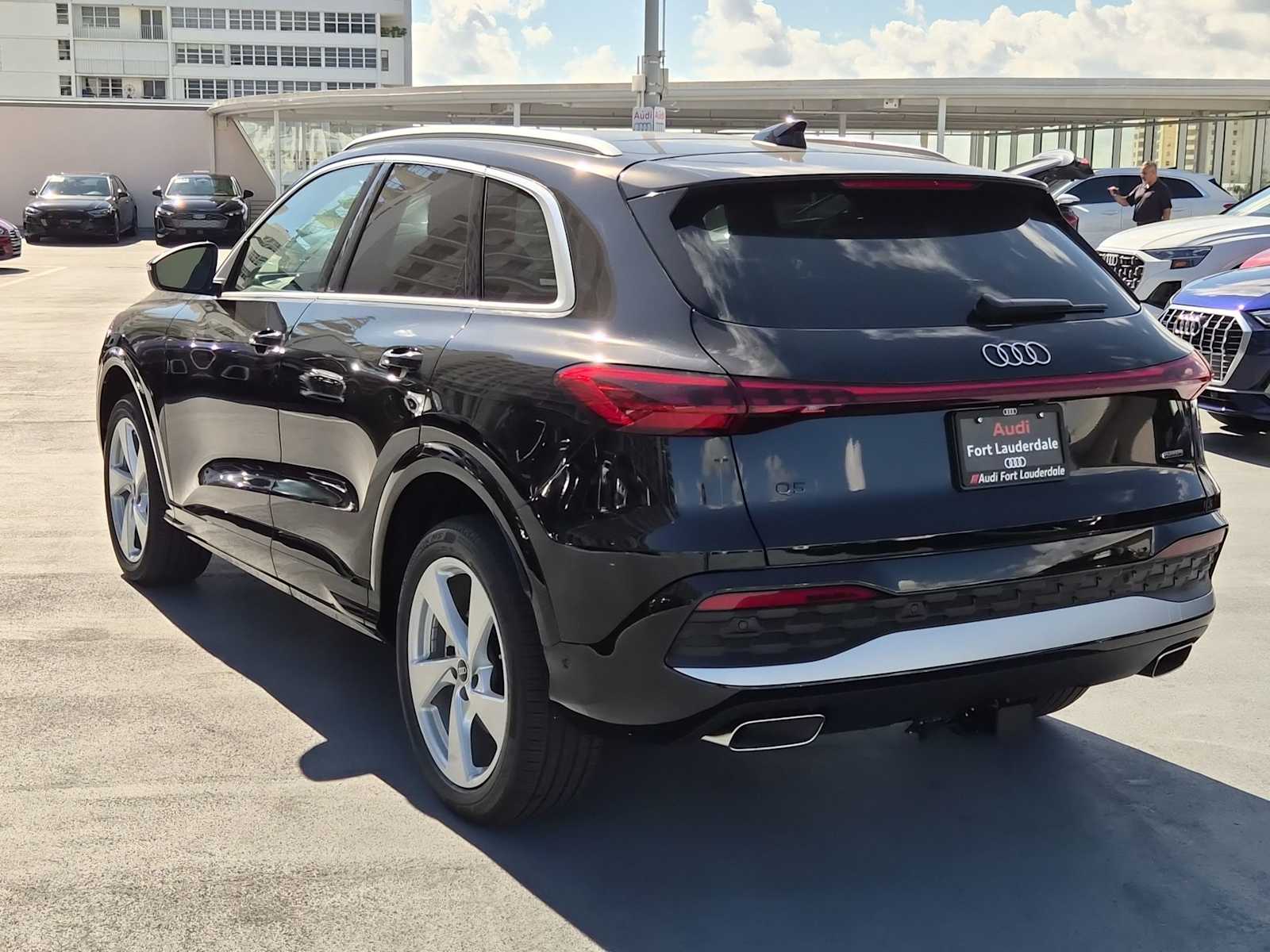 Thumbnail: 2025 Audi Q5 - 4
