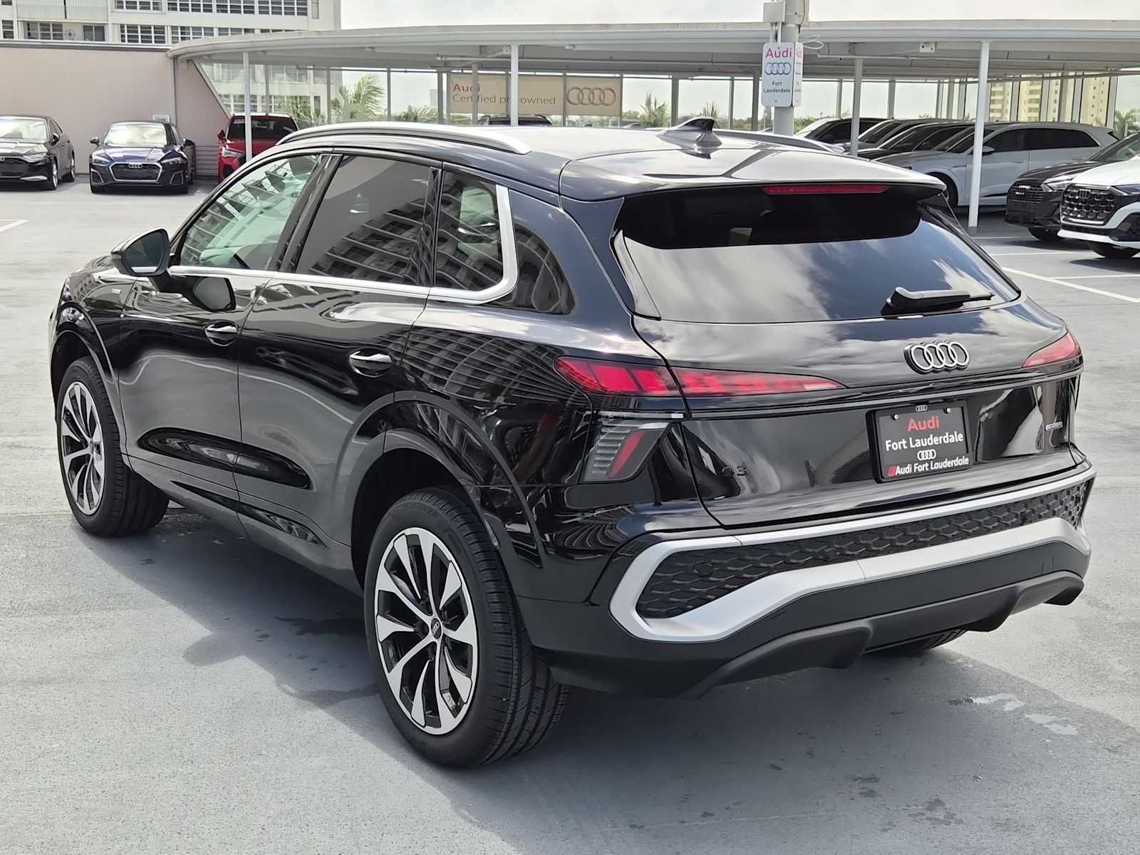 Thumbnail: 2026 Audi Q3 - 4