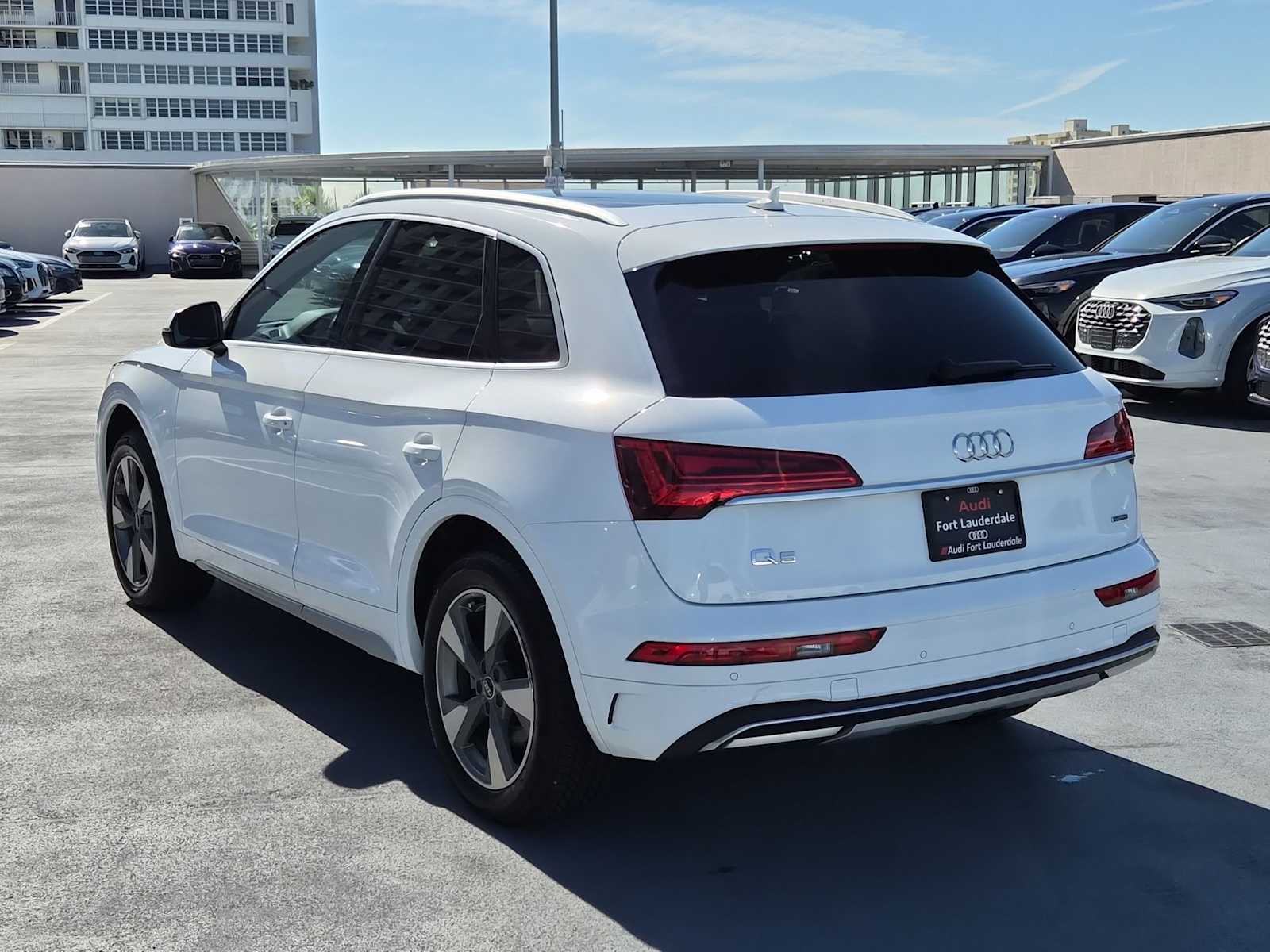 Thumbnail: 2022 Audi Q5 - 4