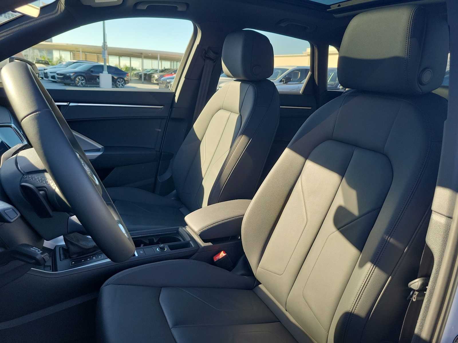 Thumbnail: 2025 Audi Q3 - 15