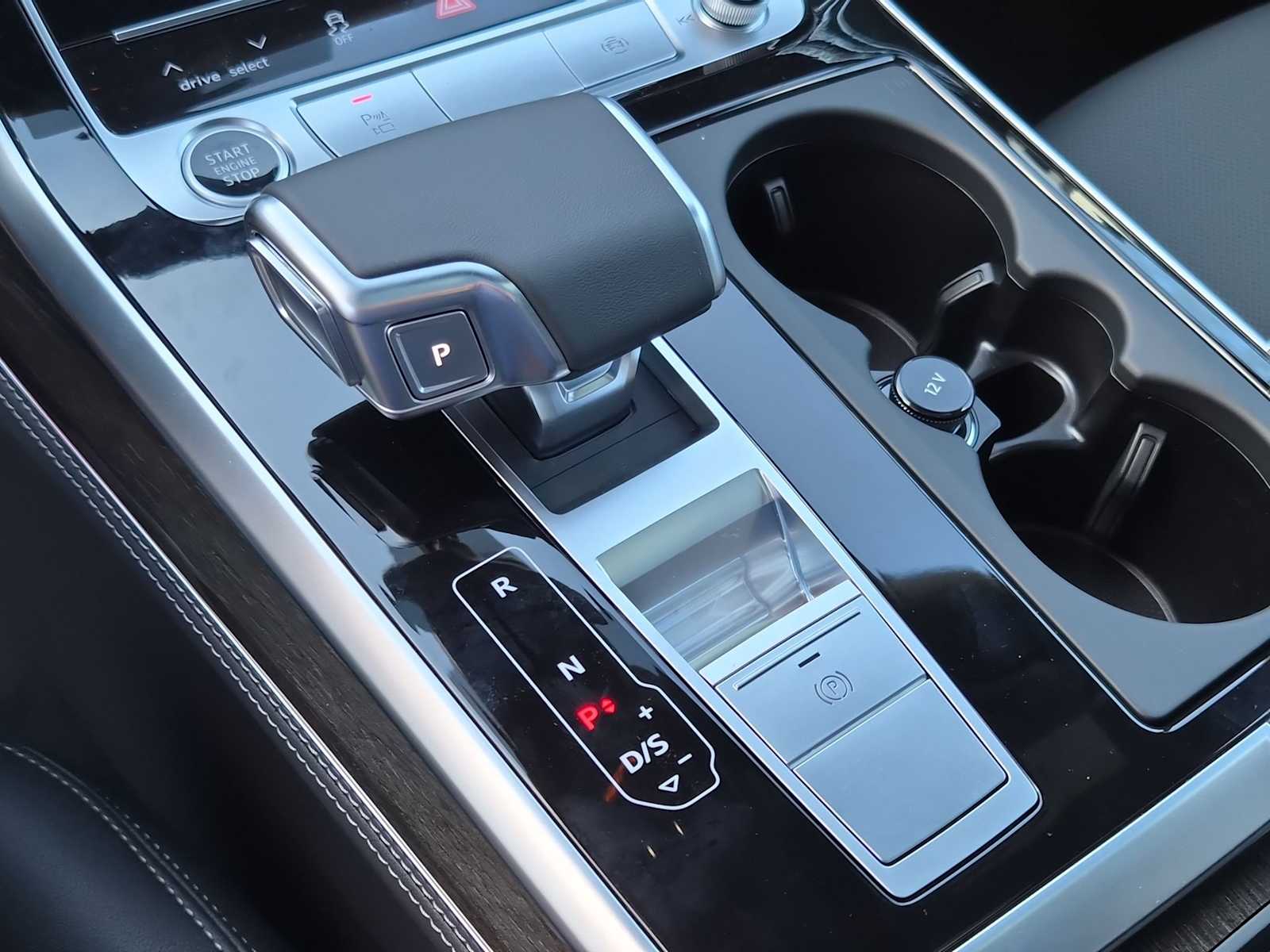 Thumbnail: 2026 Audi Q8 - 25