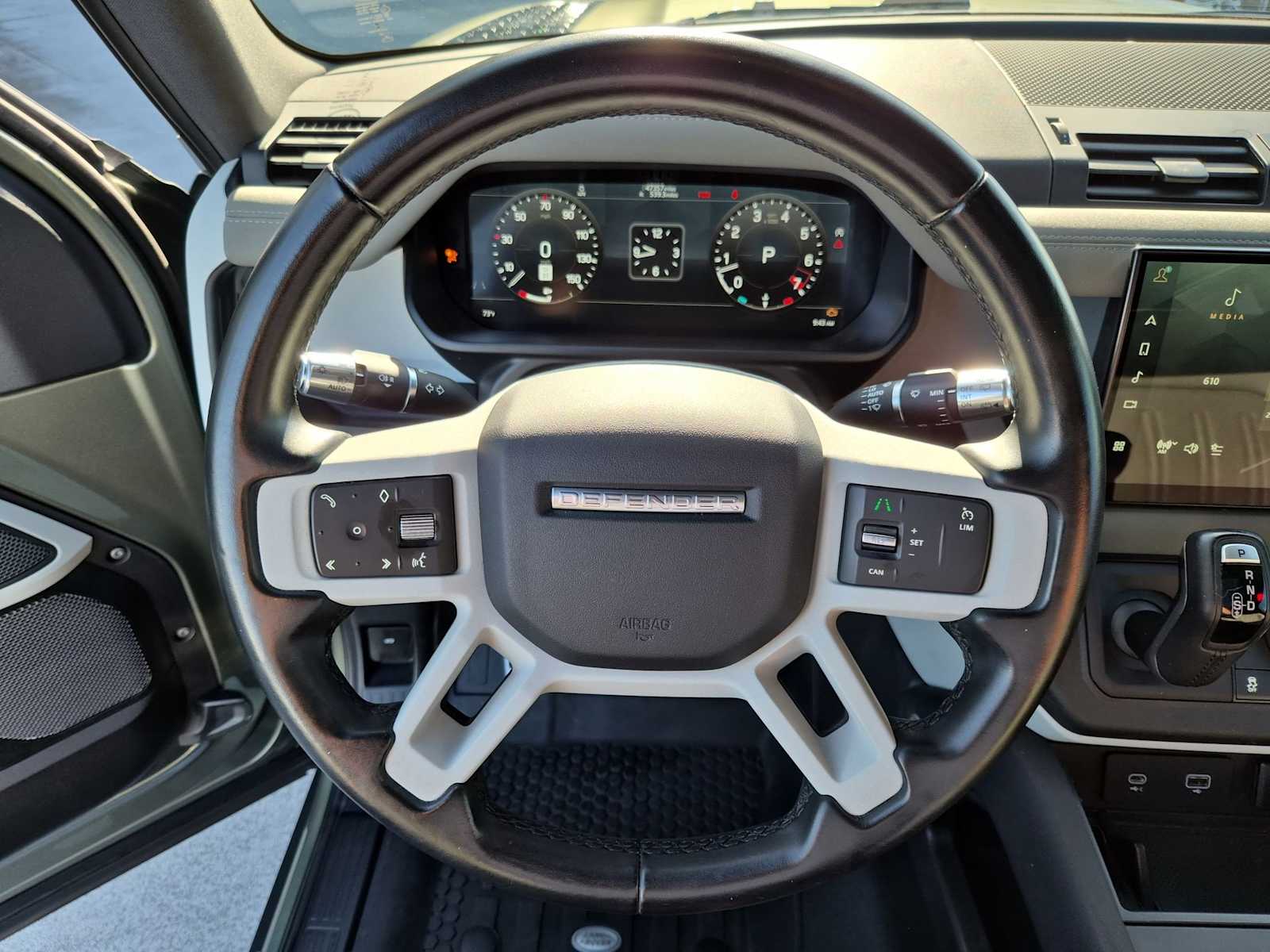 Thumbnail: 2022 Land Rover Defender - 18