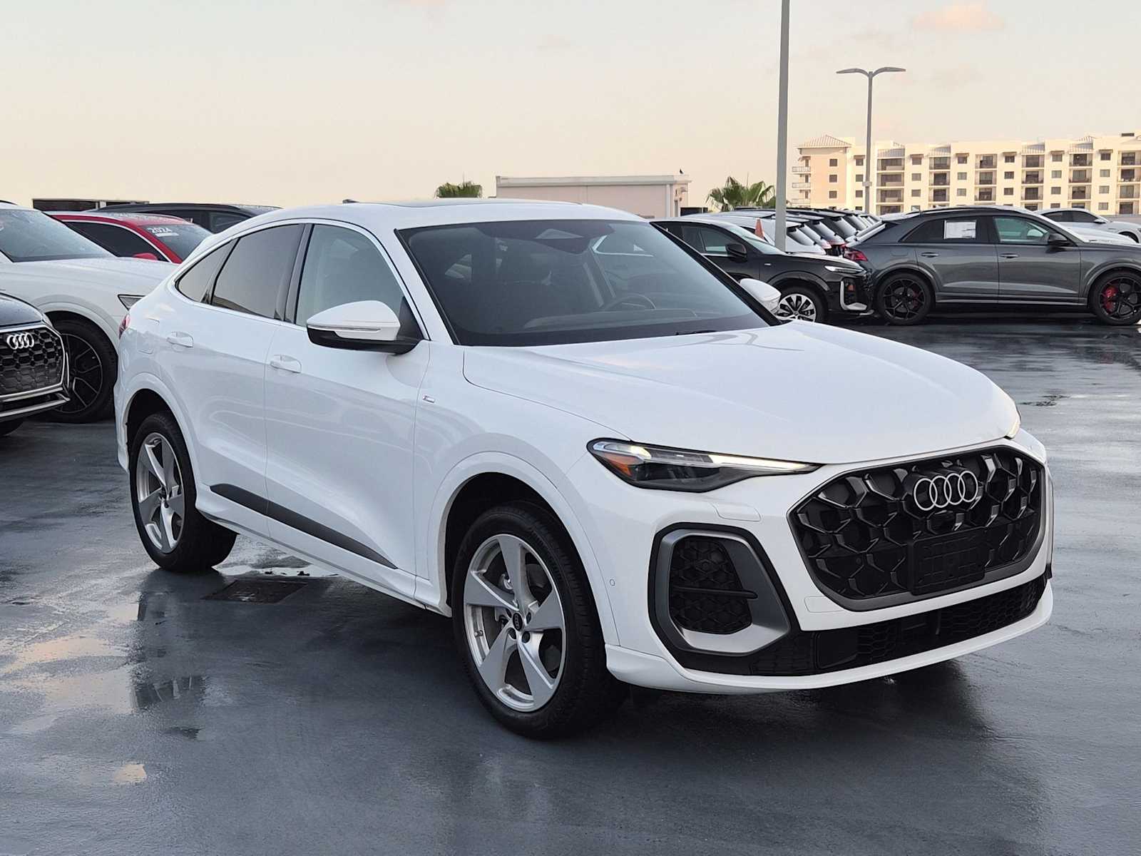 Thumbnail: 2025 Audi Q5 - 8